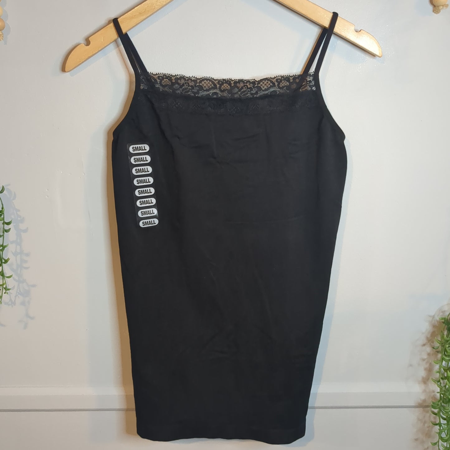 Lace trim strappy ultra stretch cami, Black