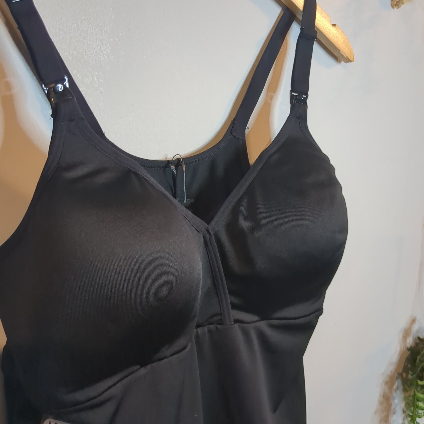 Semi-formed clasp strap stretch cami, Black -NF