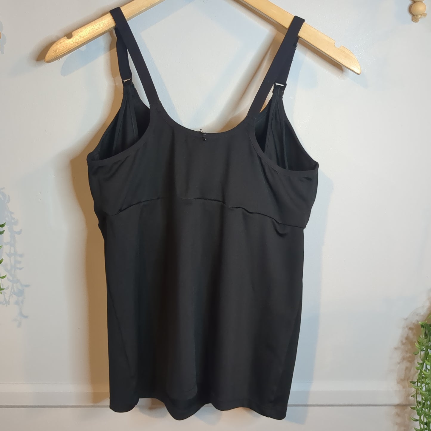 Semi-formed clasp strap stretch cami, Black -NF