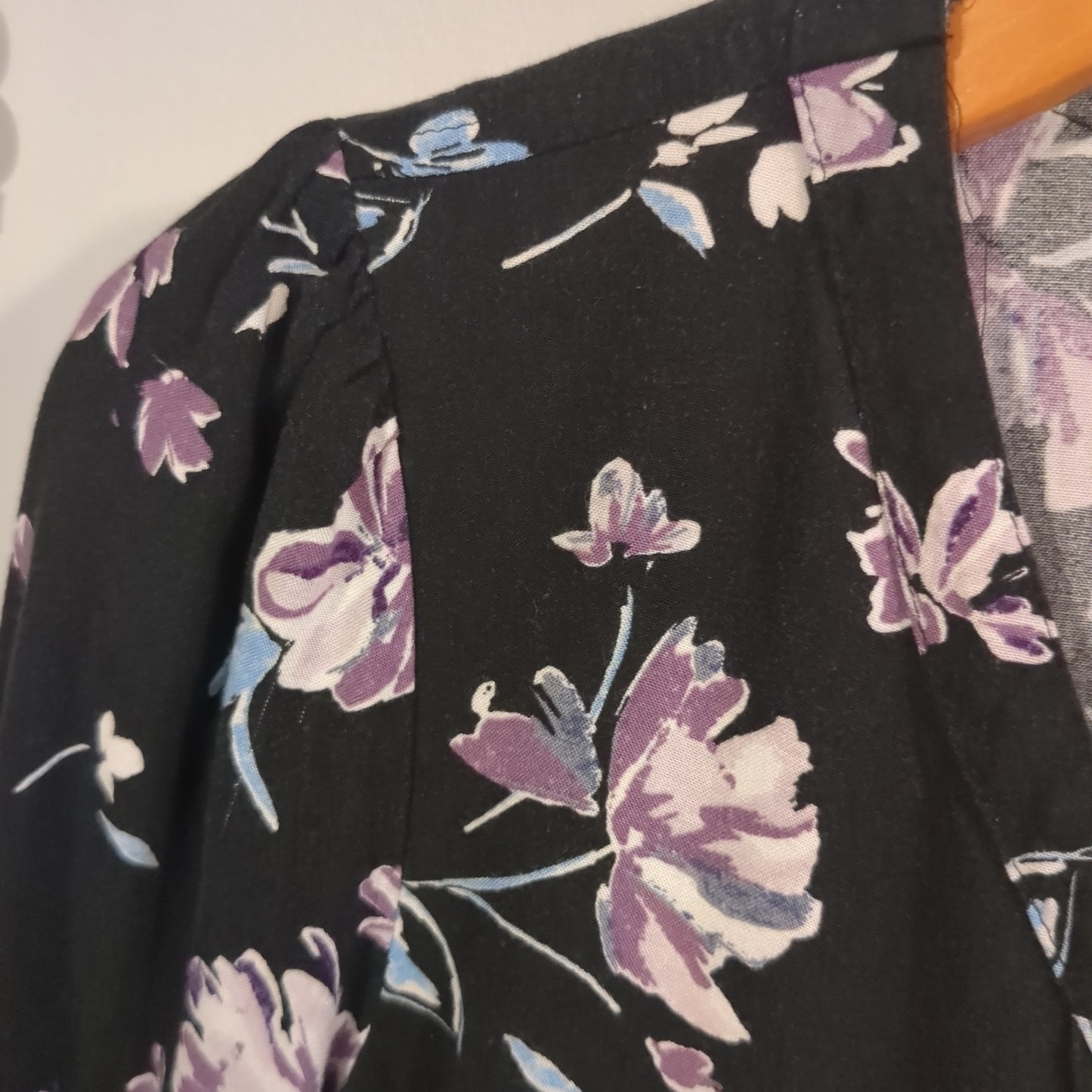 Front pleated floral 3/4 blouse, Black -NF