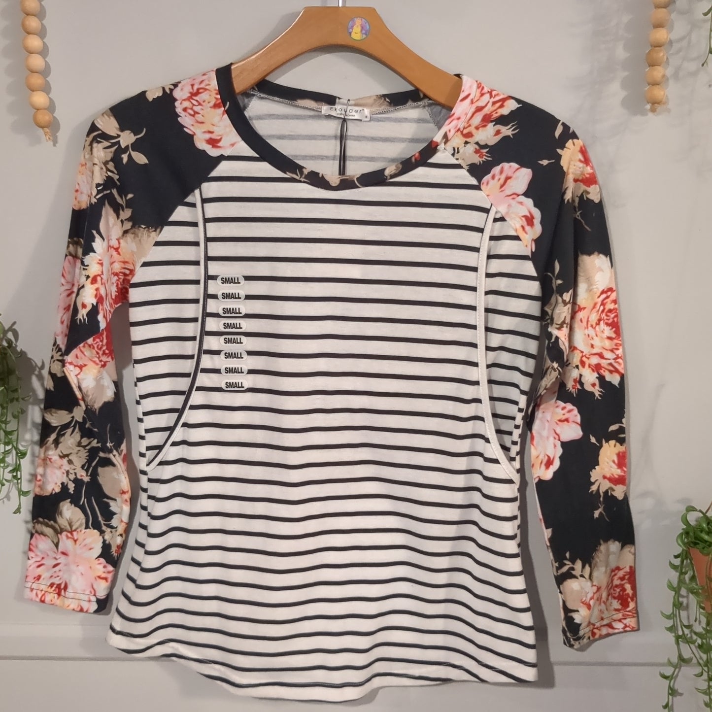 Side access nursing LS tee, Navy florals -NF