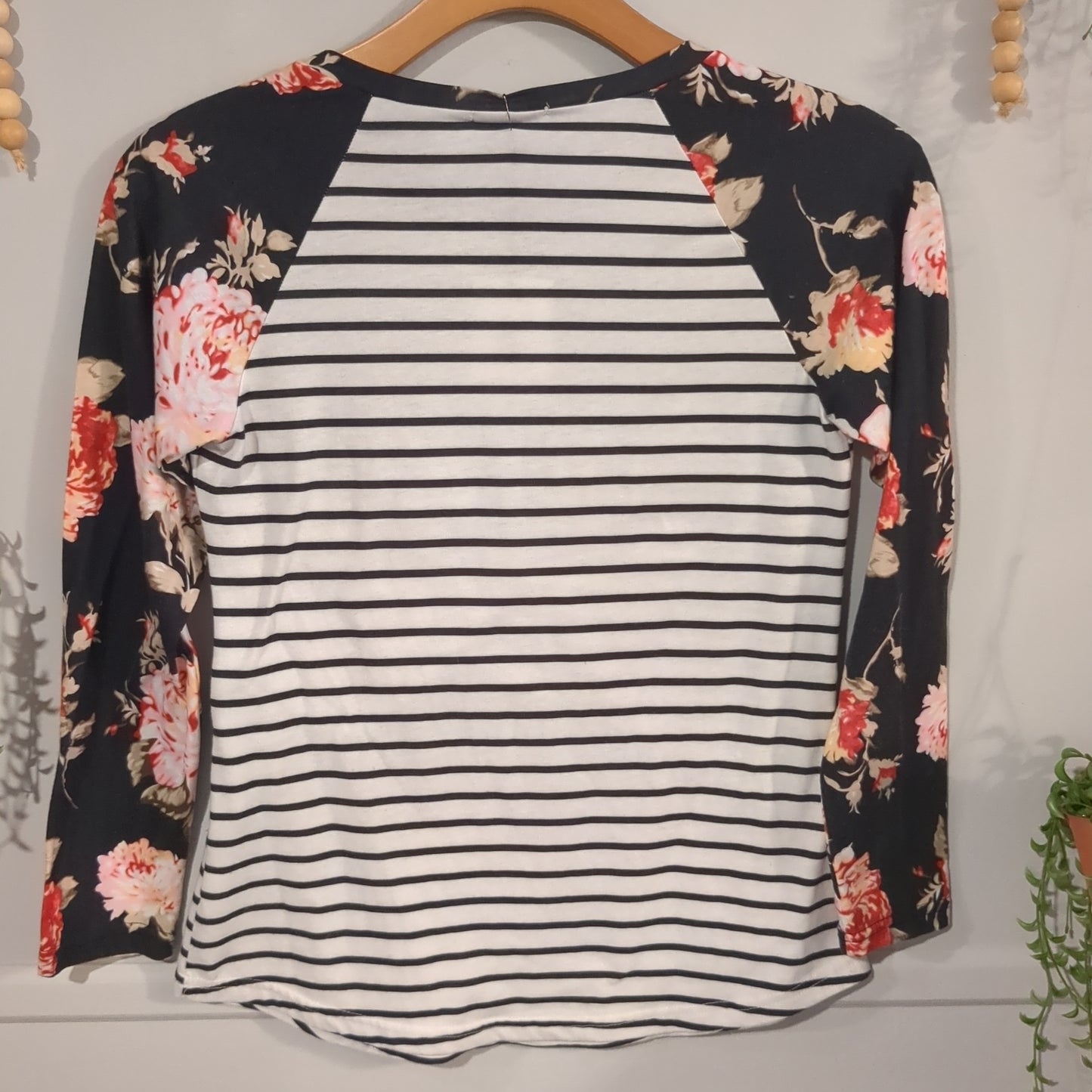 Side access nursing LS tee, Navy florals -NF
