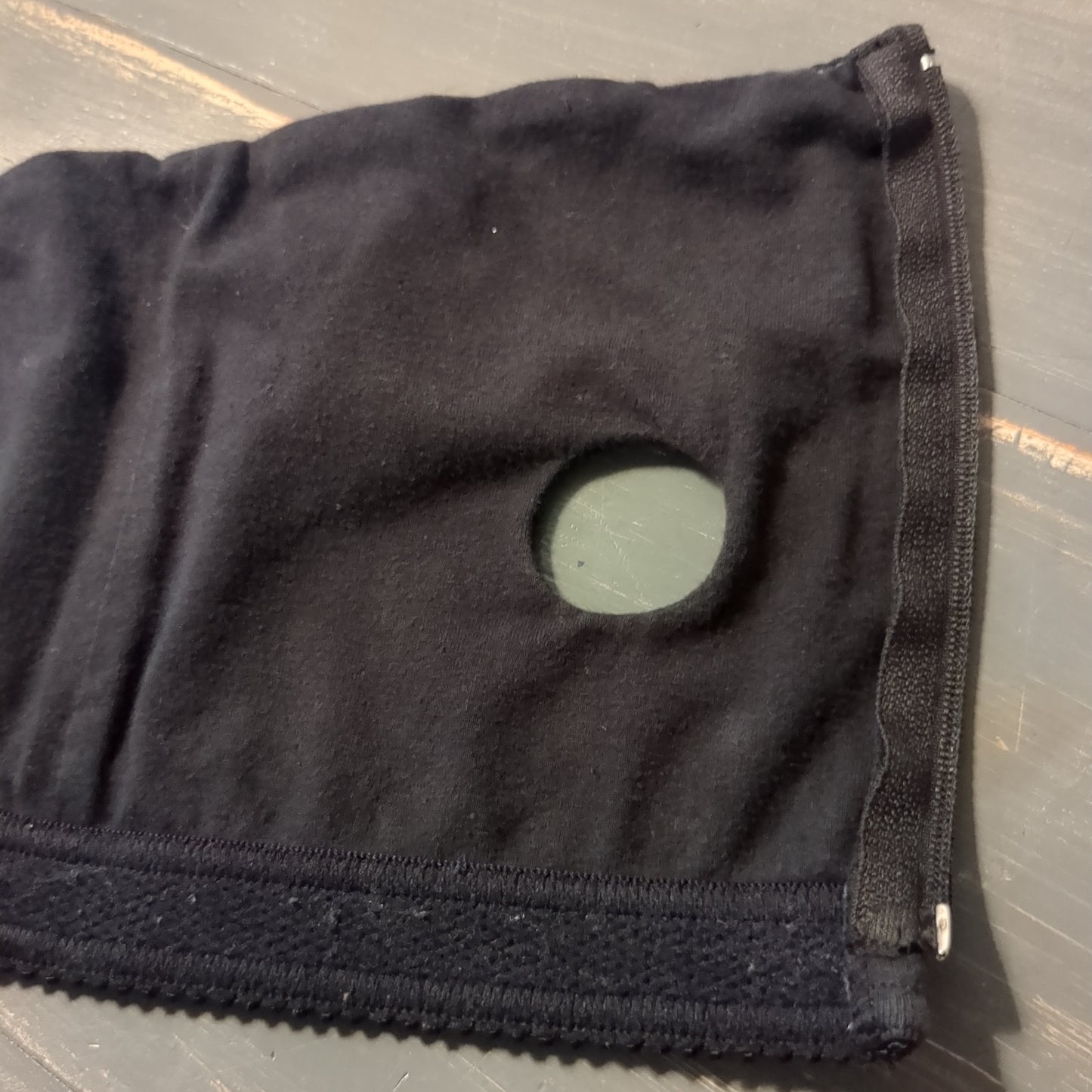 Strapless zippered hands-free pumping bra, Black