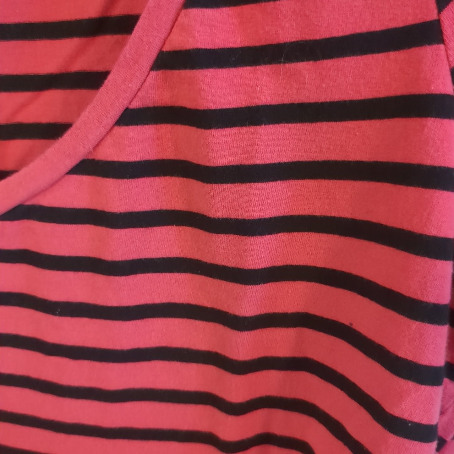 Essential fitted v-neck SS tee, Multi