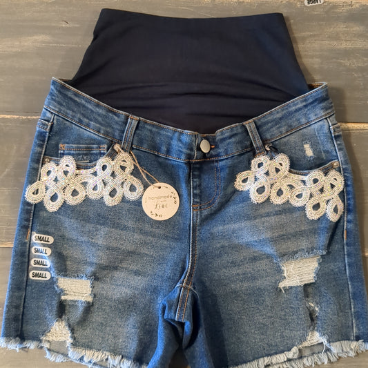 Lace embellished full panel 4.5" denim shorts, Medium wash *brand new*