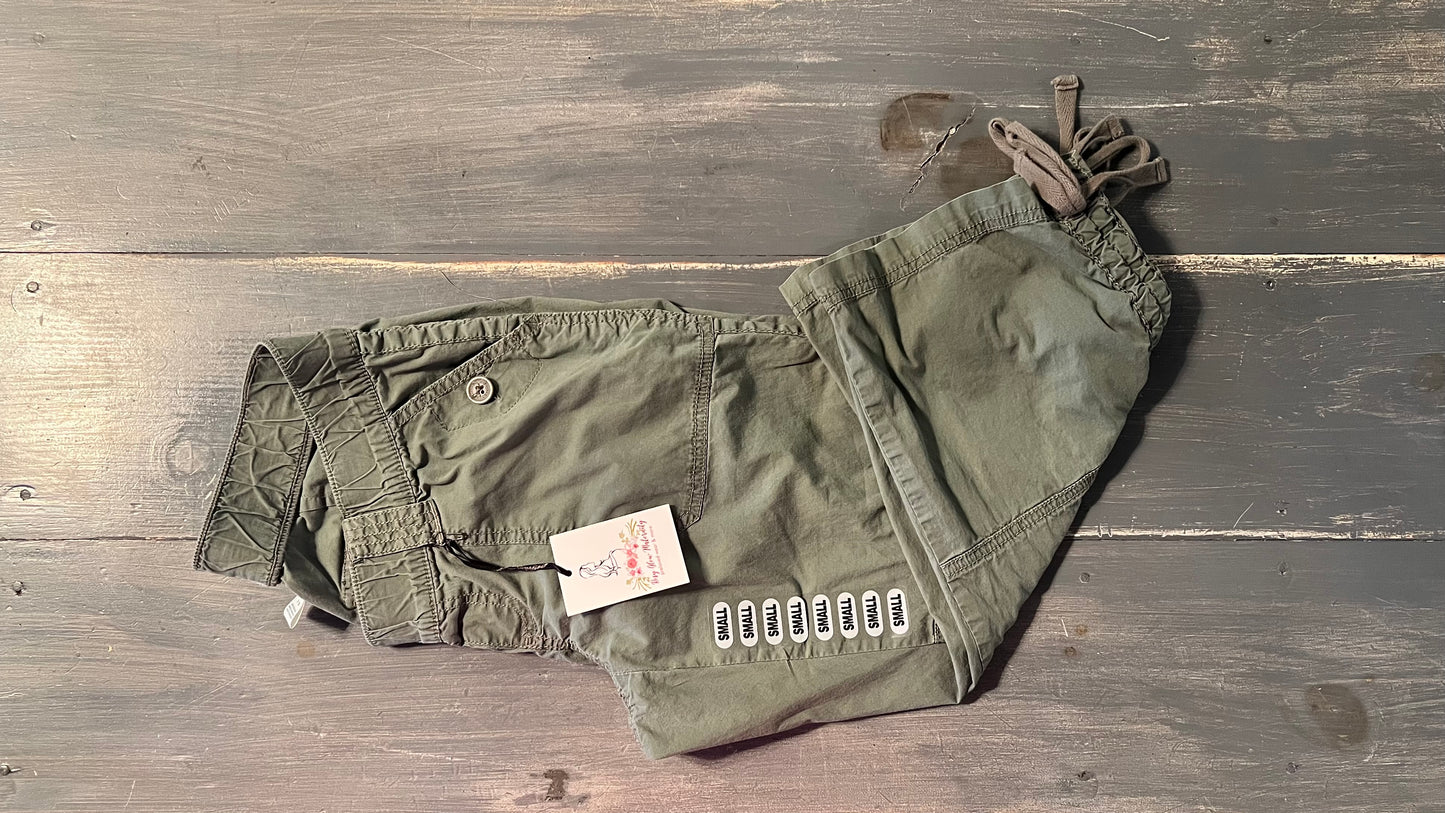 Under-belly panel 19" cropped casual pants, Olive