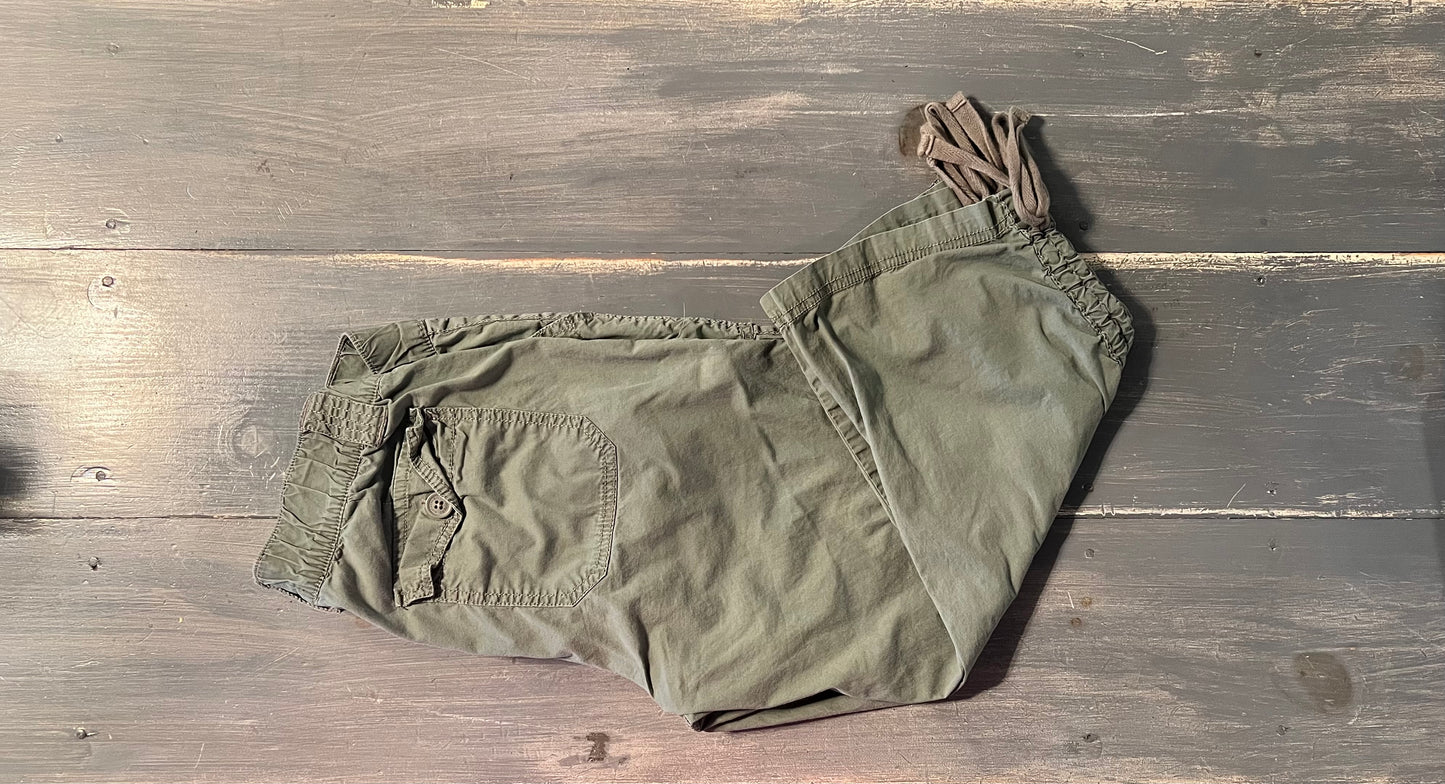 Under-belly panel 19" cropped casual pants, Olive