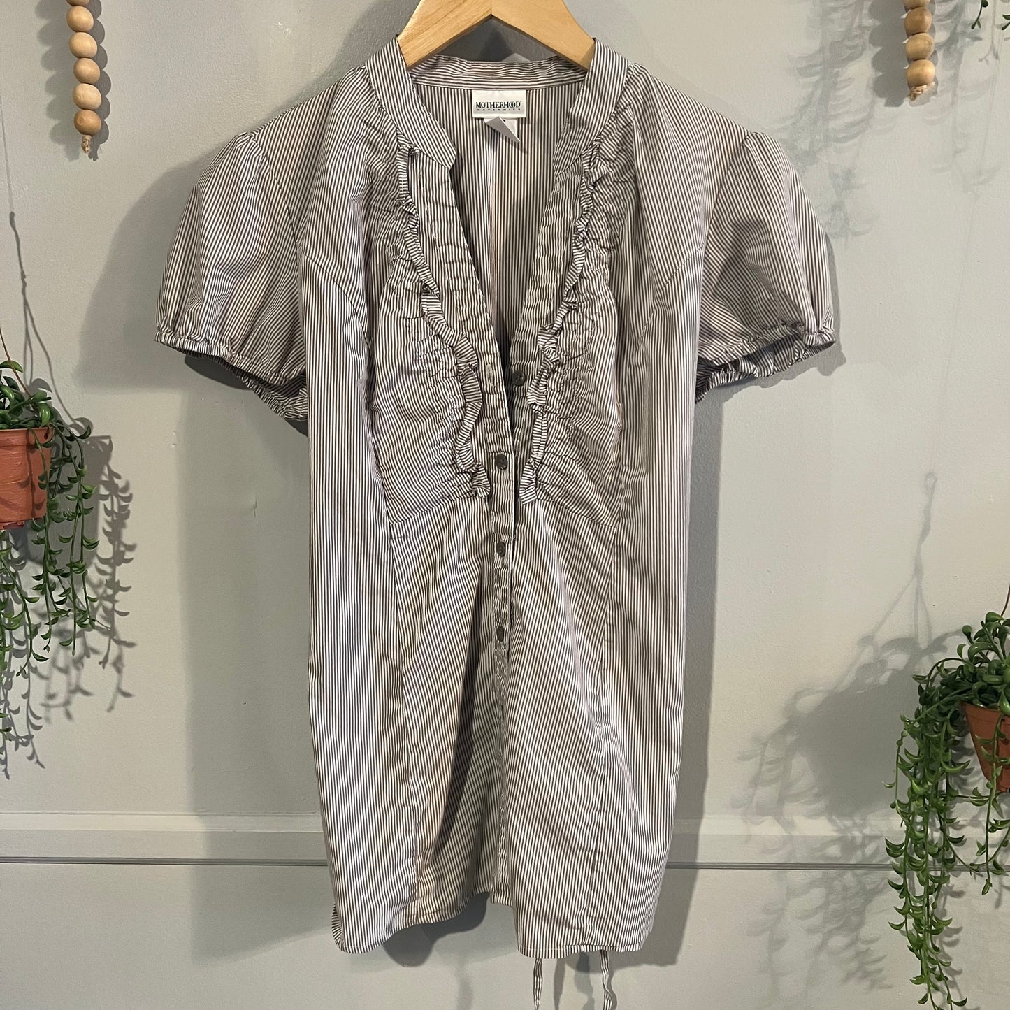 Puff sleeve v neck ruffled SS blouse, Grey stripes