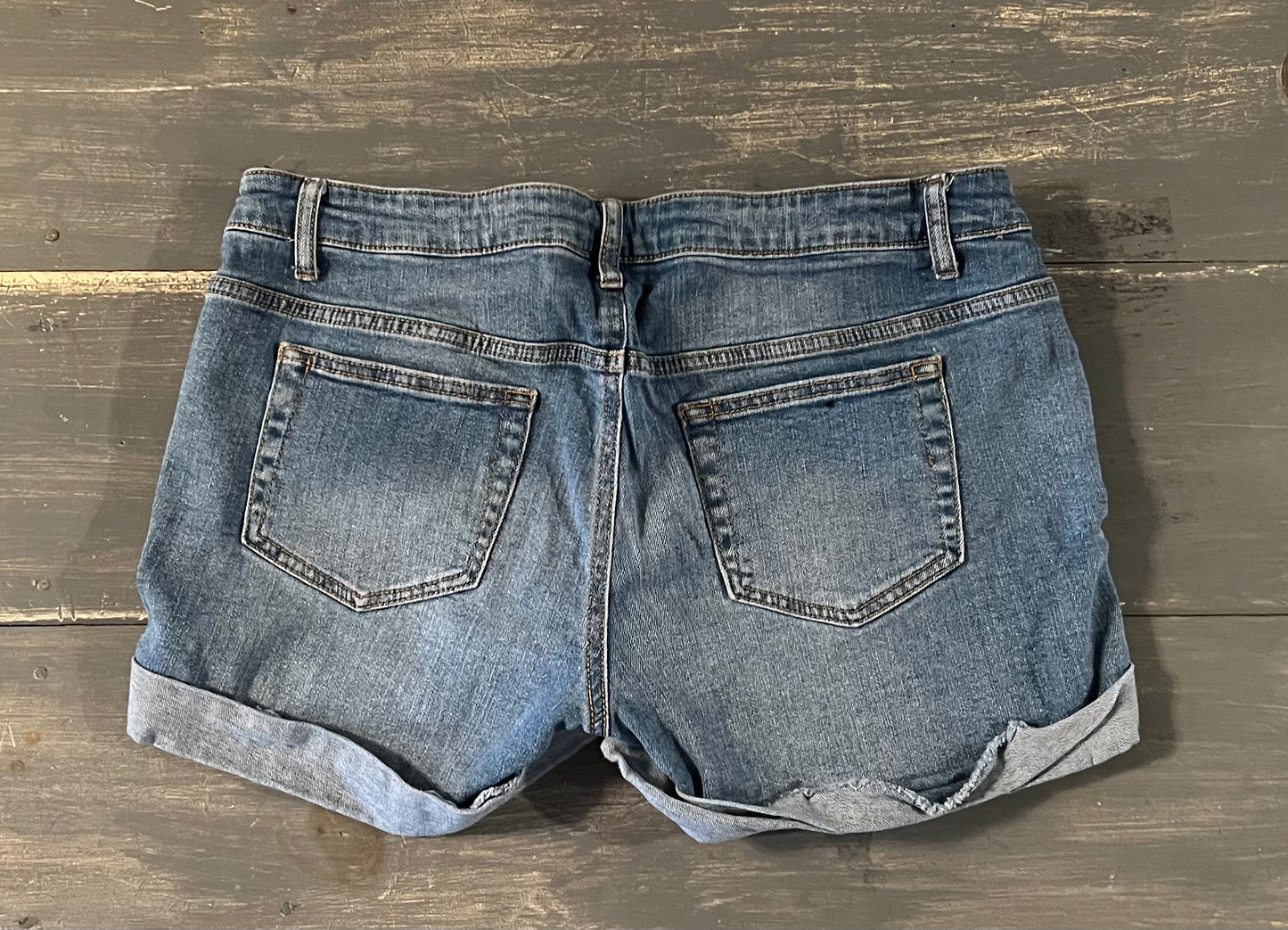 Side panels 3.5" cuffed denim shorts, Dark wash