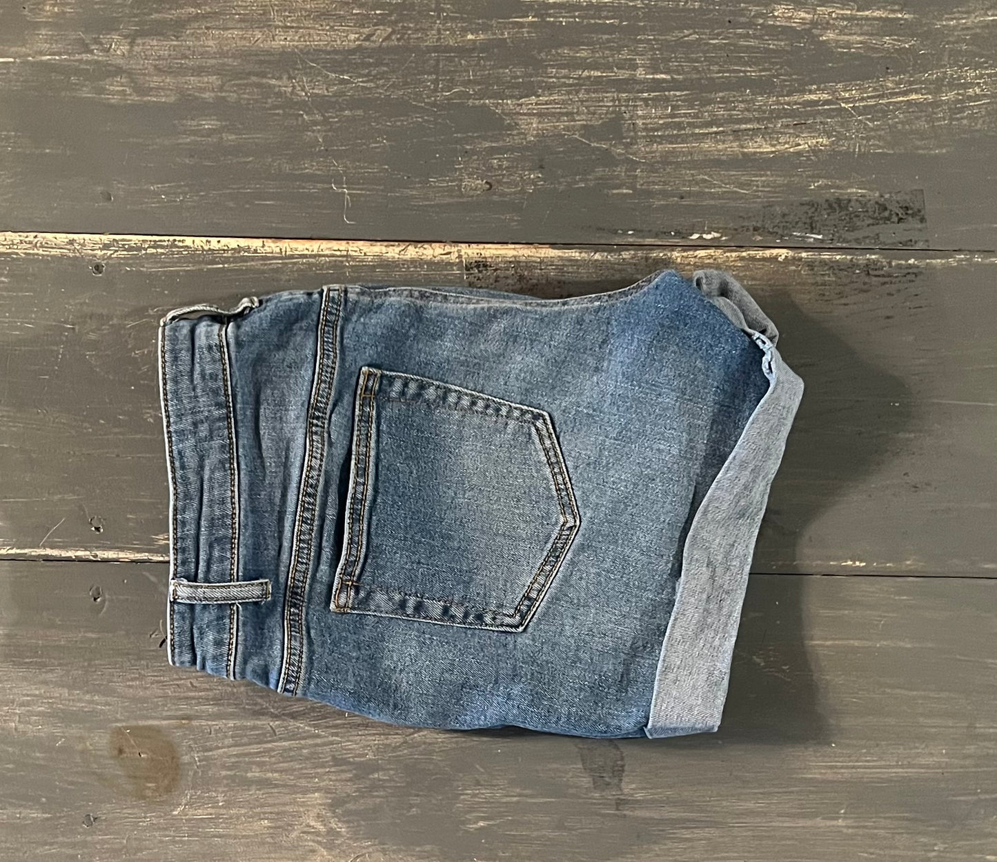 Side panels 3.5" cuffed denim shorts, Dark wash