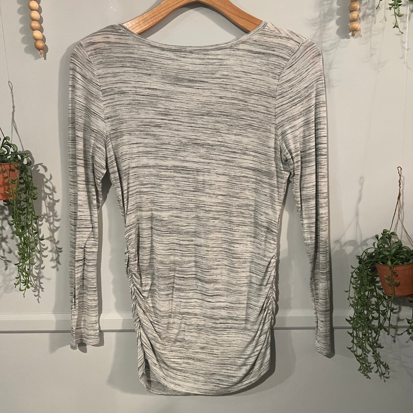 Essential extra-long fitted v-neck LS tee, Multi