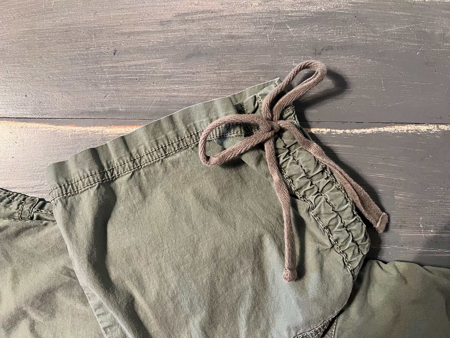 Under-belly panel 19" cropped casual pants, Olive