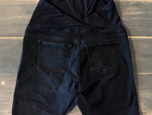 Convertible panel 8" raw hem denim shorts, Black