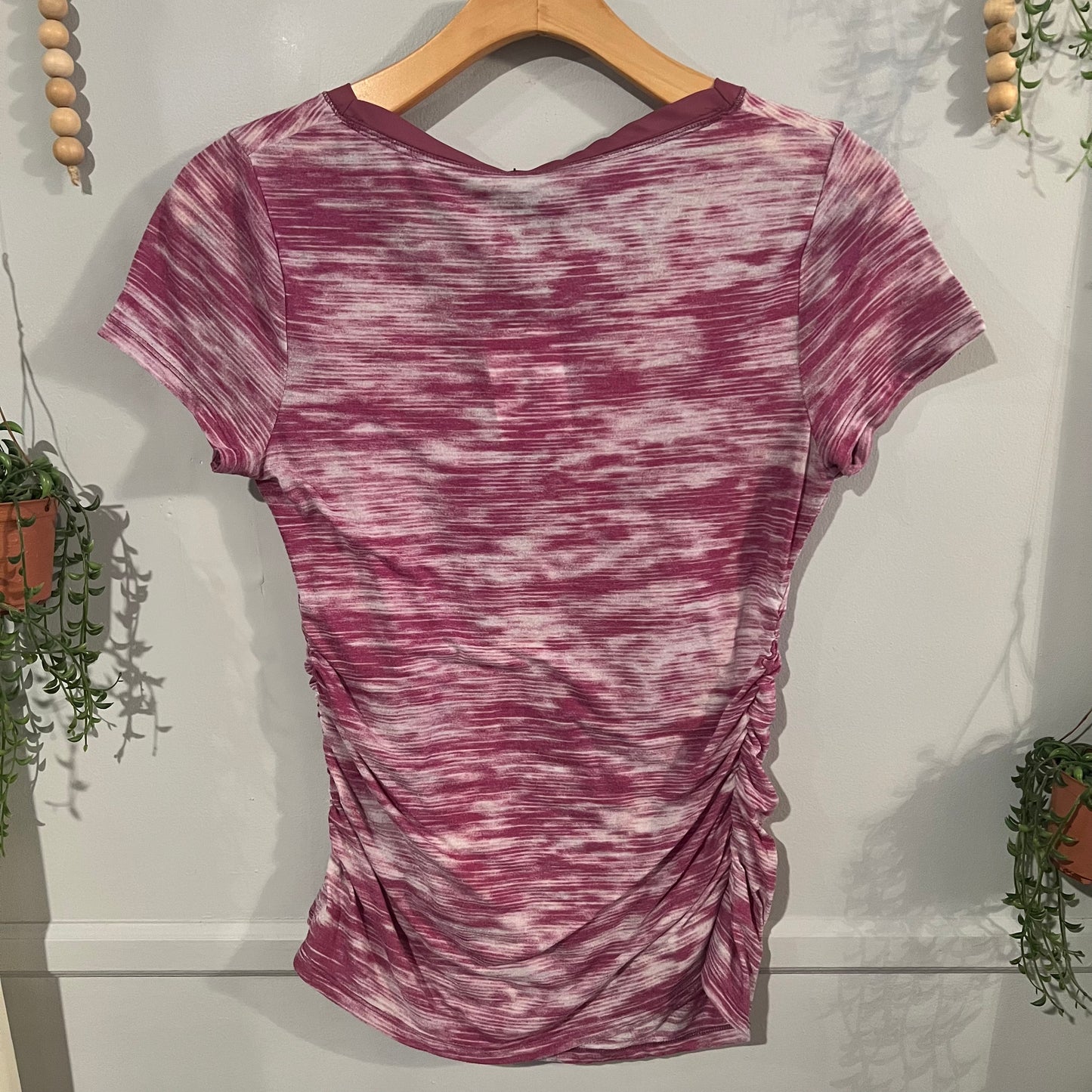 Semi-sheer fitted v-neck pocket SS tee, Multi