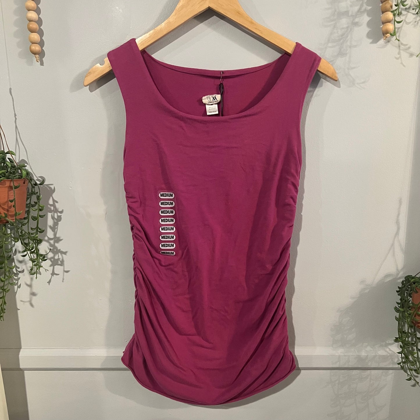 Essential fitted round neck tank, Magenta