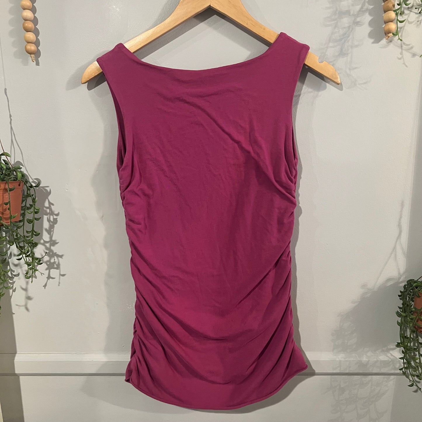 Essential fitted round neck tank, Magenta