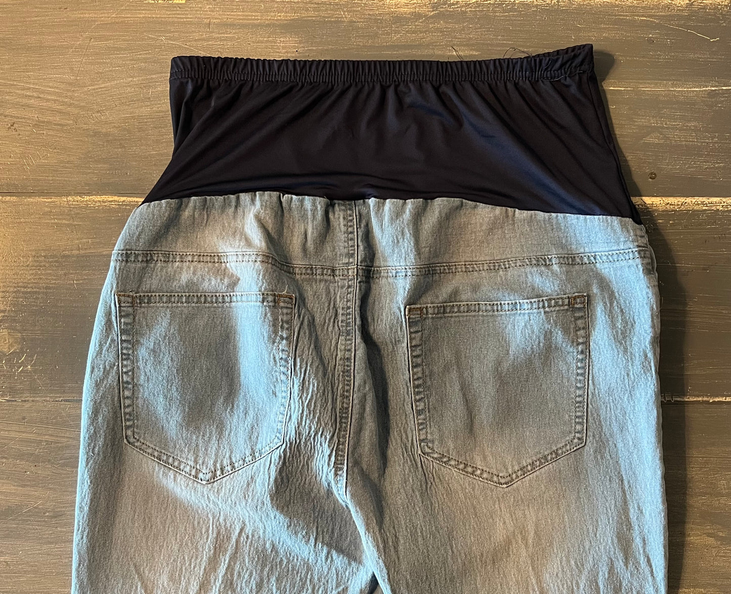 Full panel embroidered rose cuffed 22" cropped jeans, Light wash