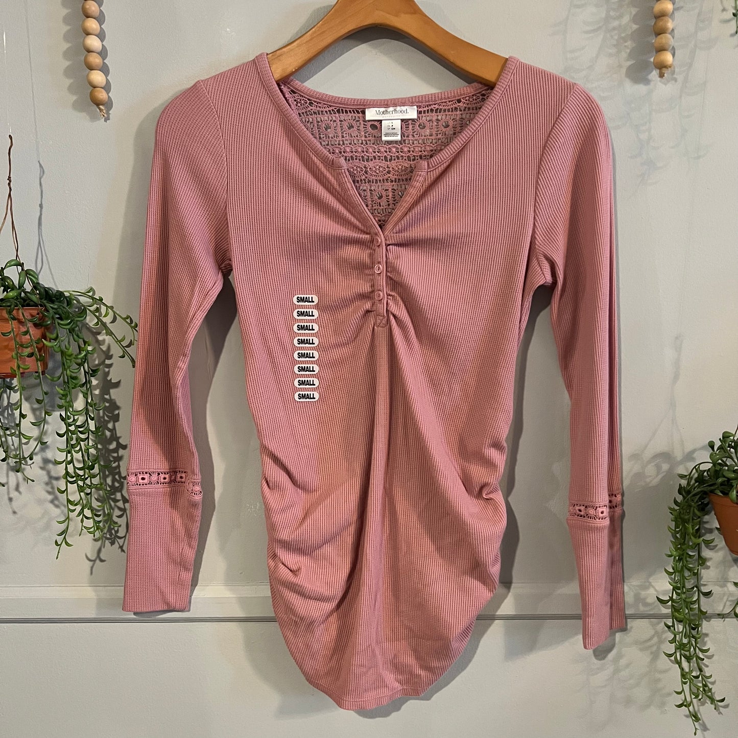 Crochet accent v-neck LS tee, Blush