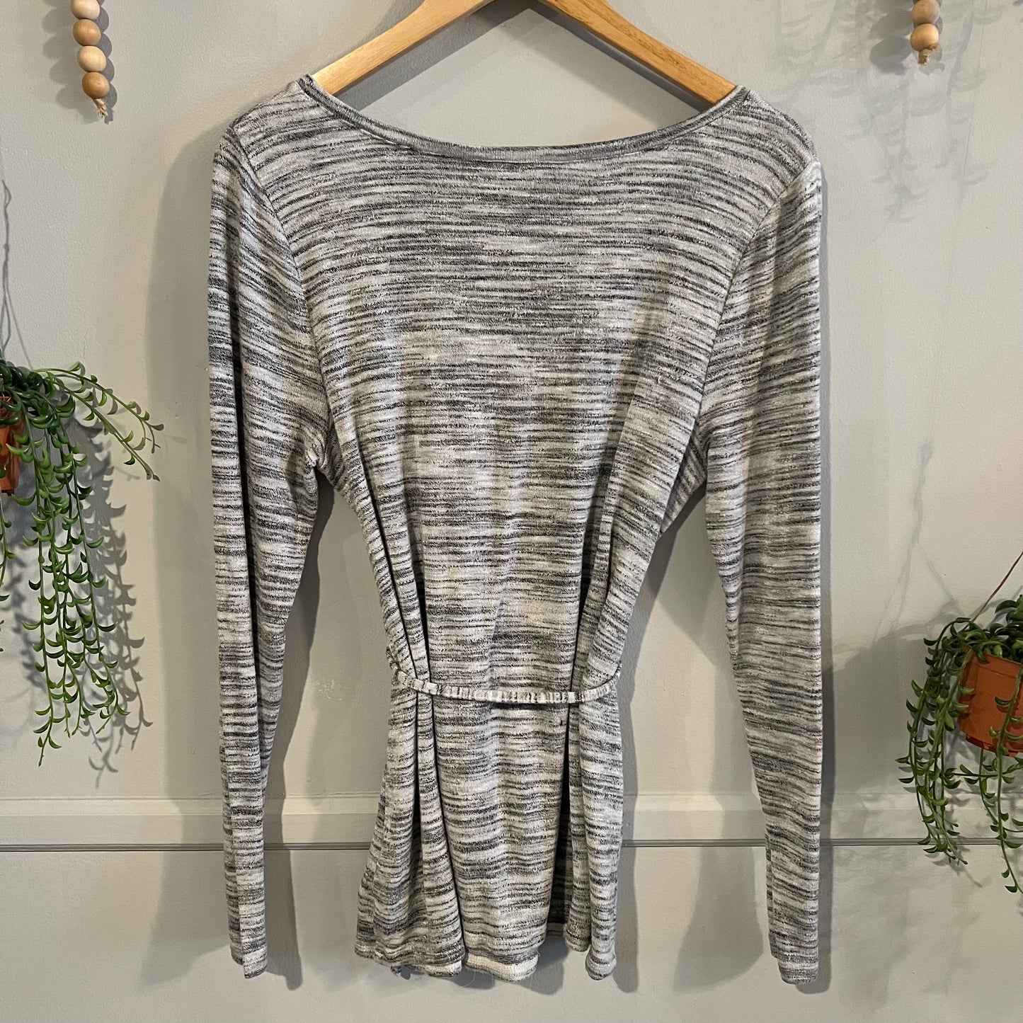 Belted lightweight LS sweater, Heather Grey