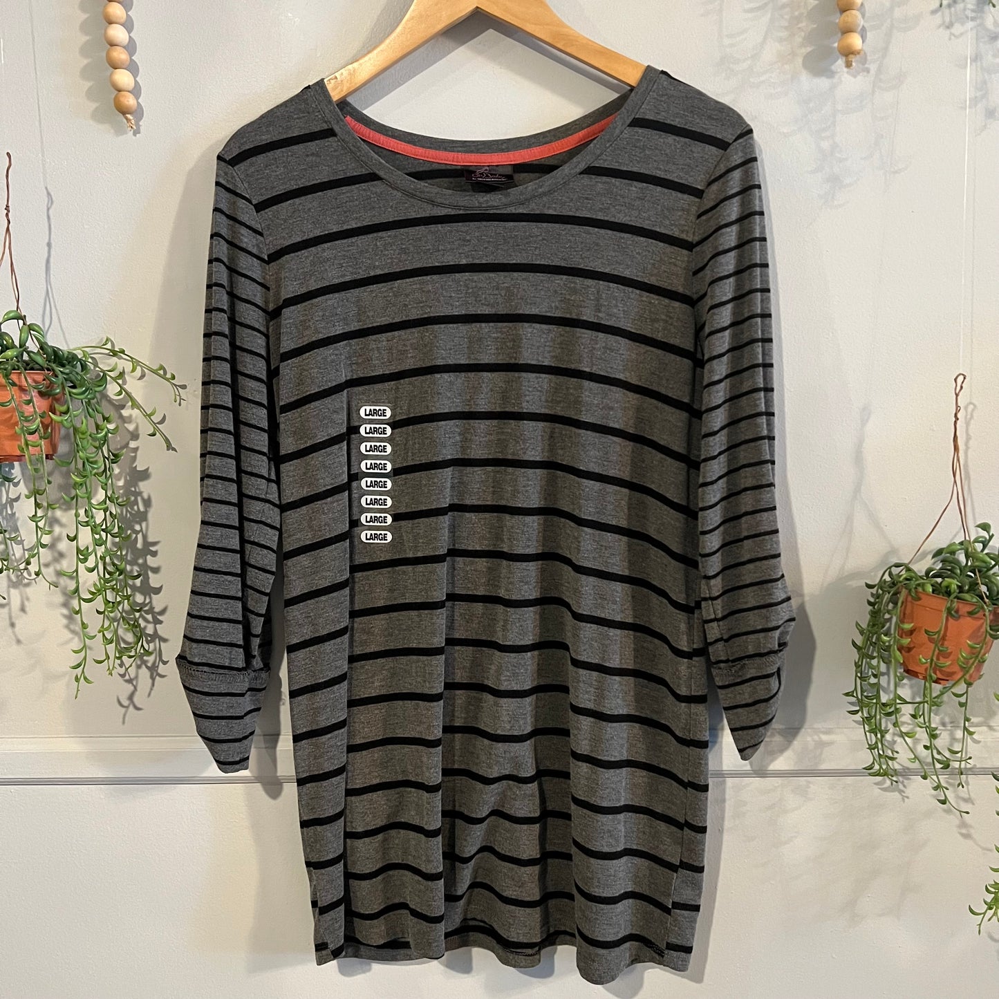 Classic round neck 3/4 sleeve tee, Grey stripes