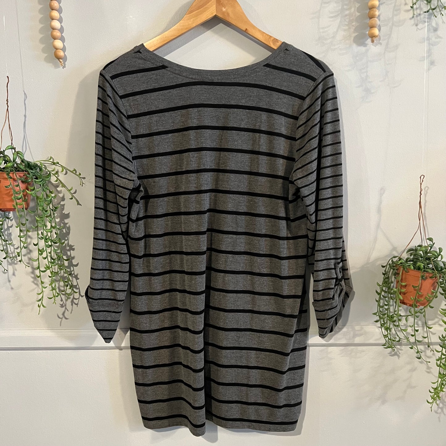 Classic round neck 3/4 sleeve tee, Grey stripes