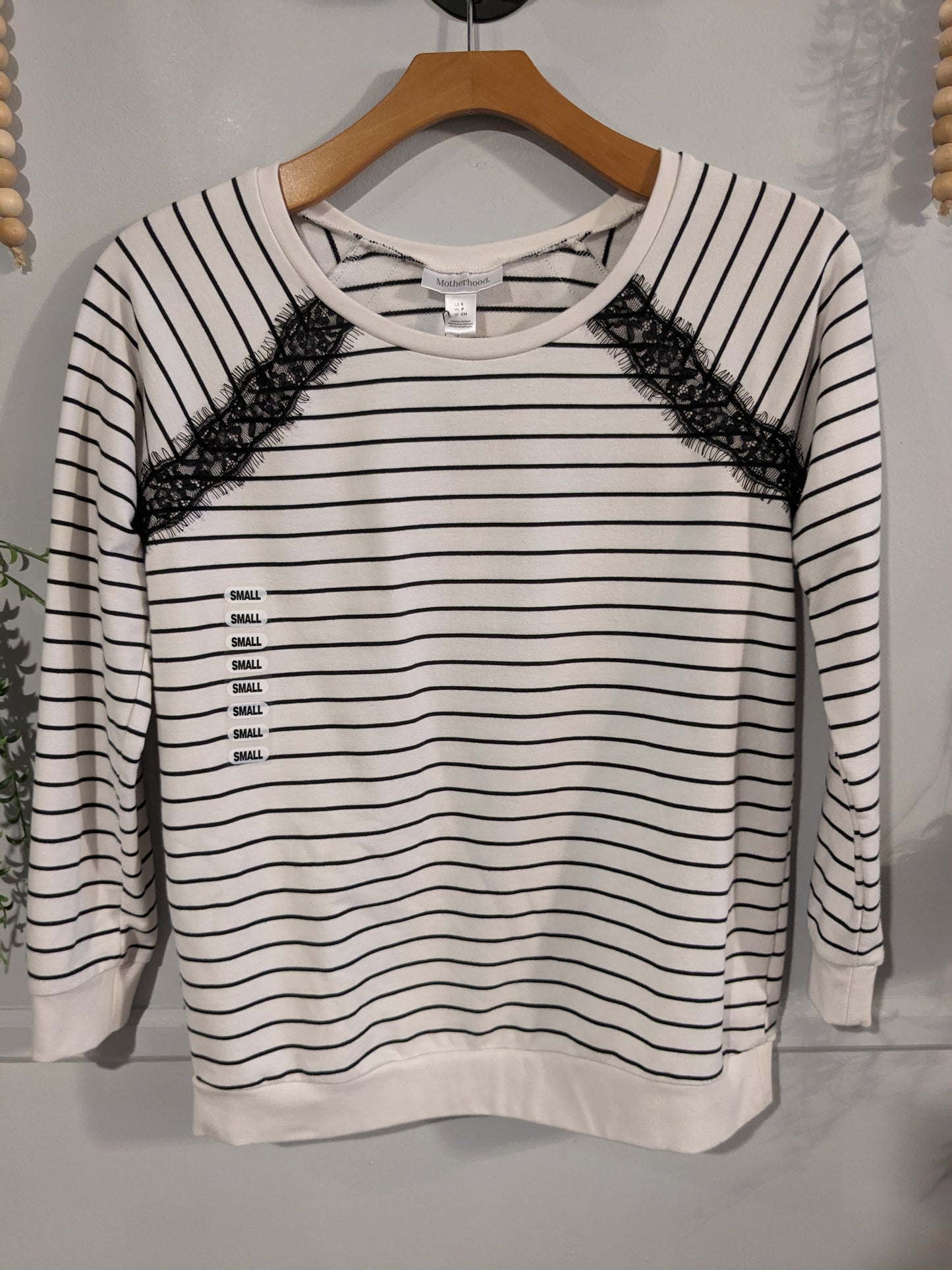 Lace accent cozy LS sweatshirt, White stripes
