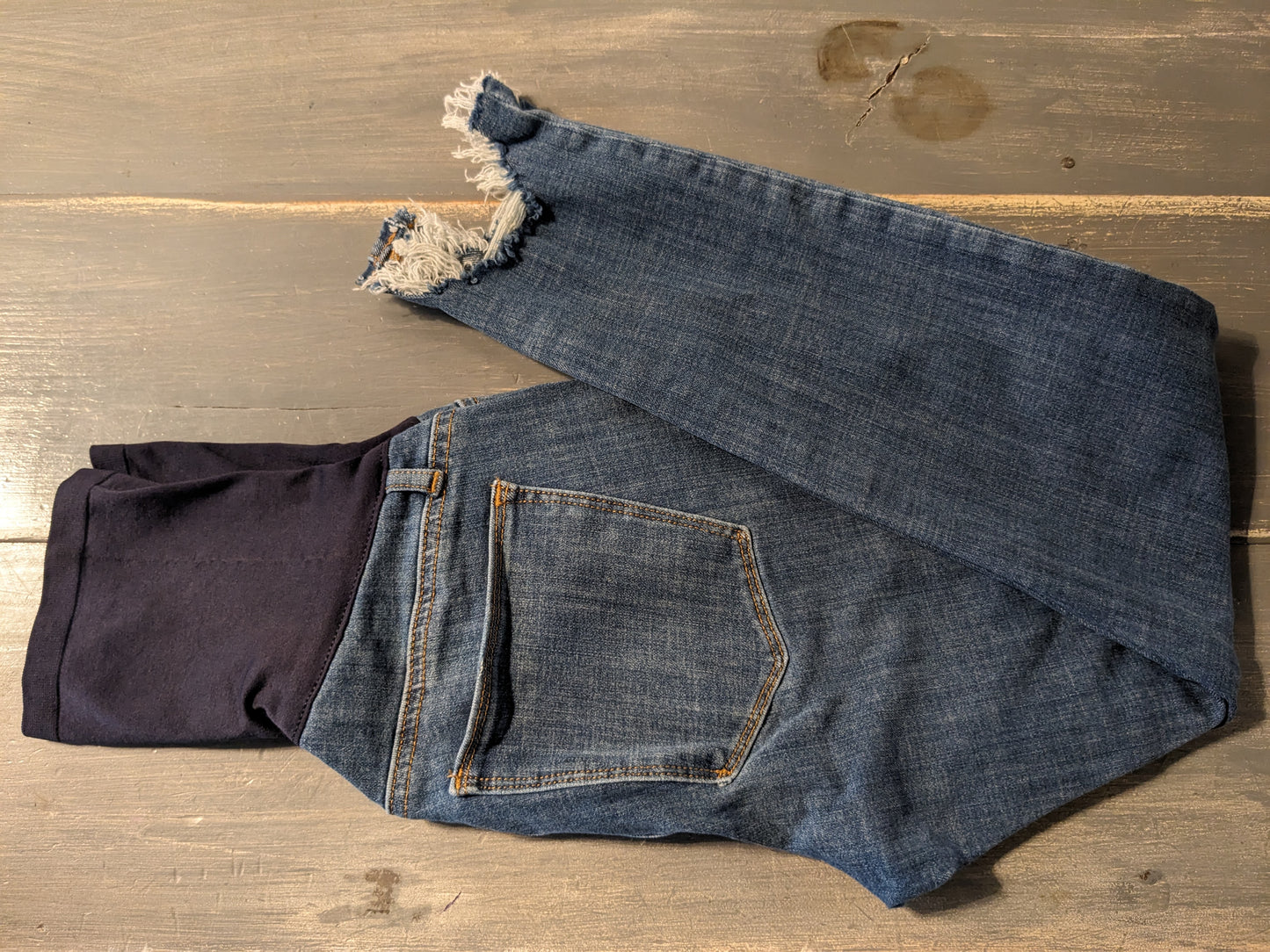 Full panel raw hem 24" skinny jeans, Medium wash