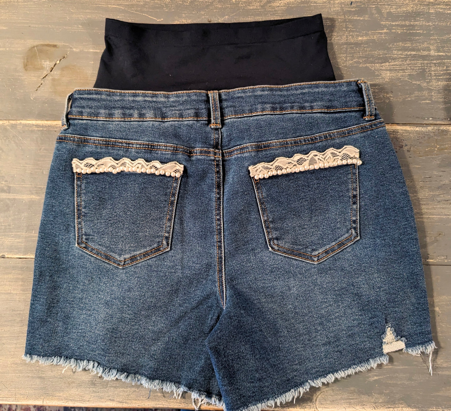 Pearls embellished full panel 4.5" denim shorts, Medium wash *brand new*