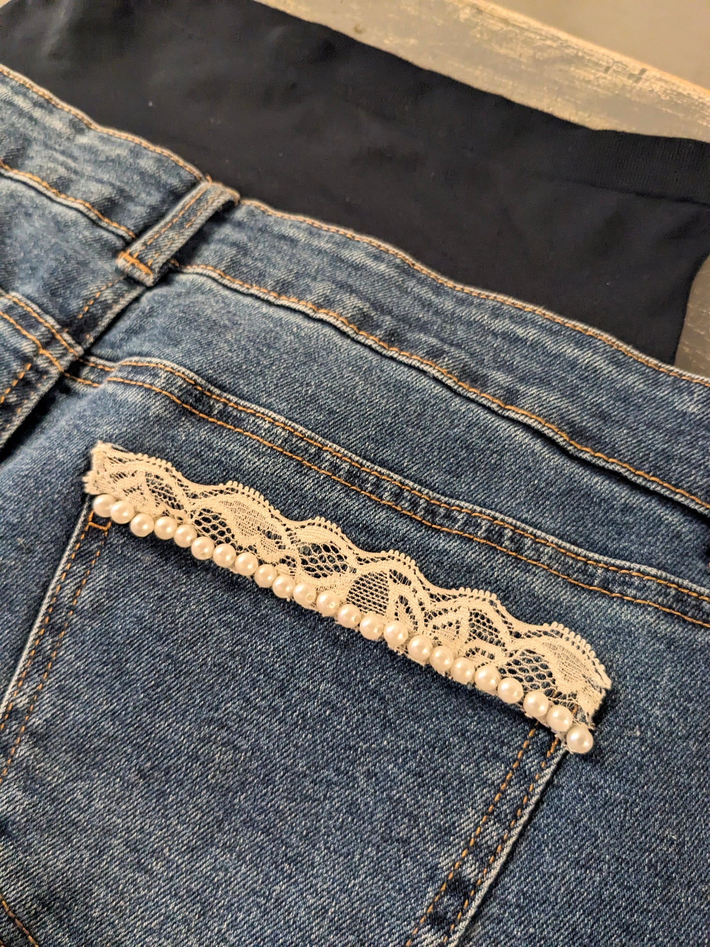 Pearls embellished full panel 4.5" denim shorts, Medium wash *brand new*