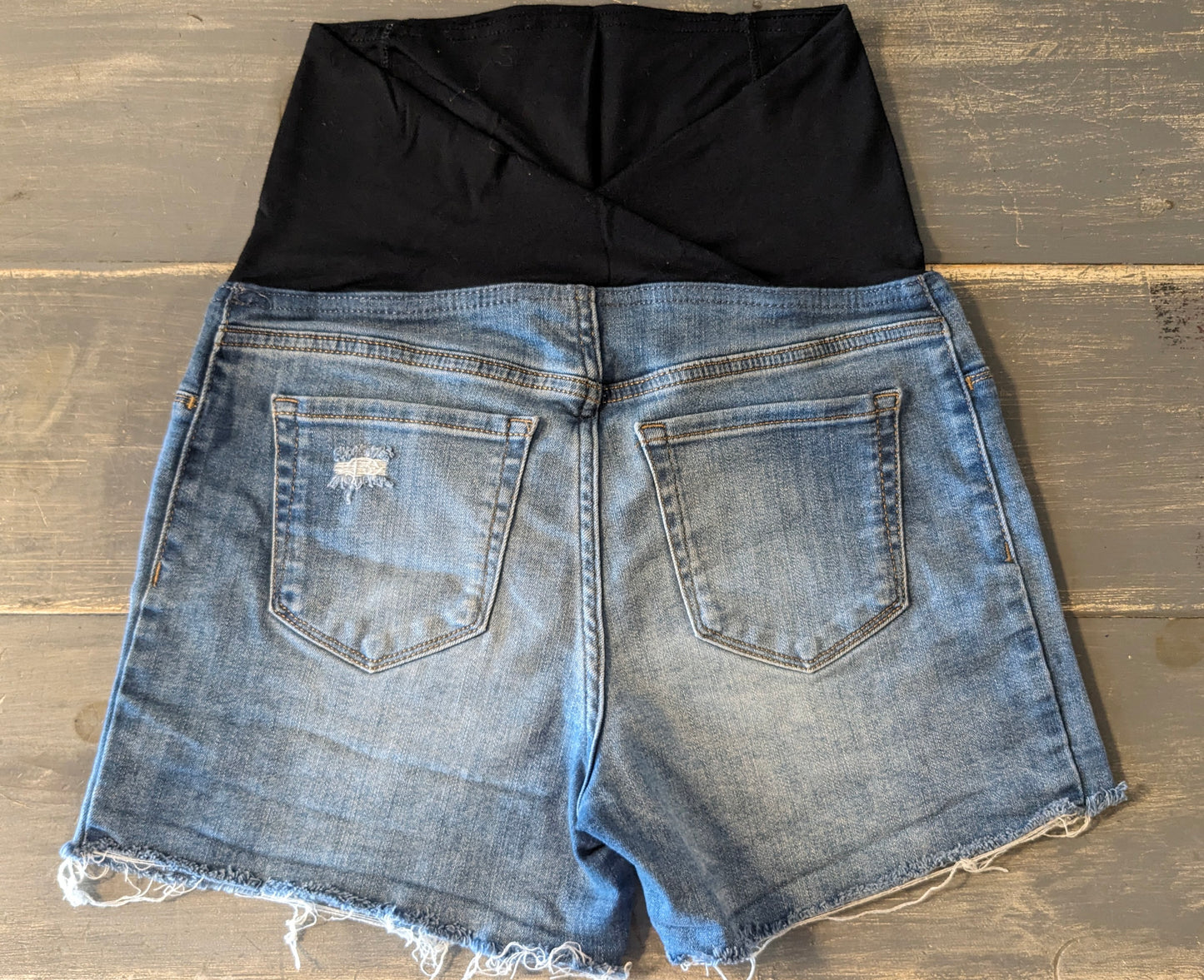 Convertible panel 3.5" distressed raw hem denim shorts, Medium wash
