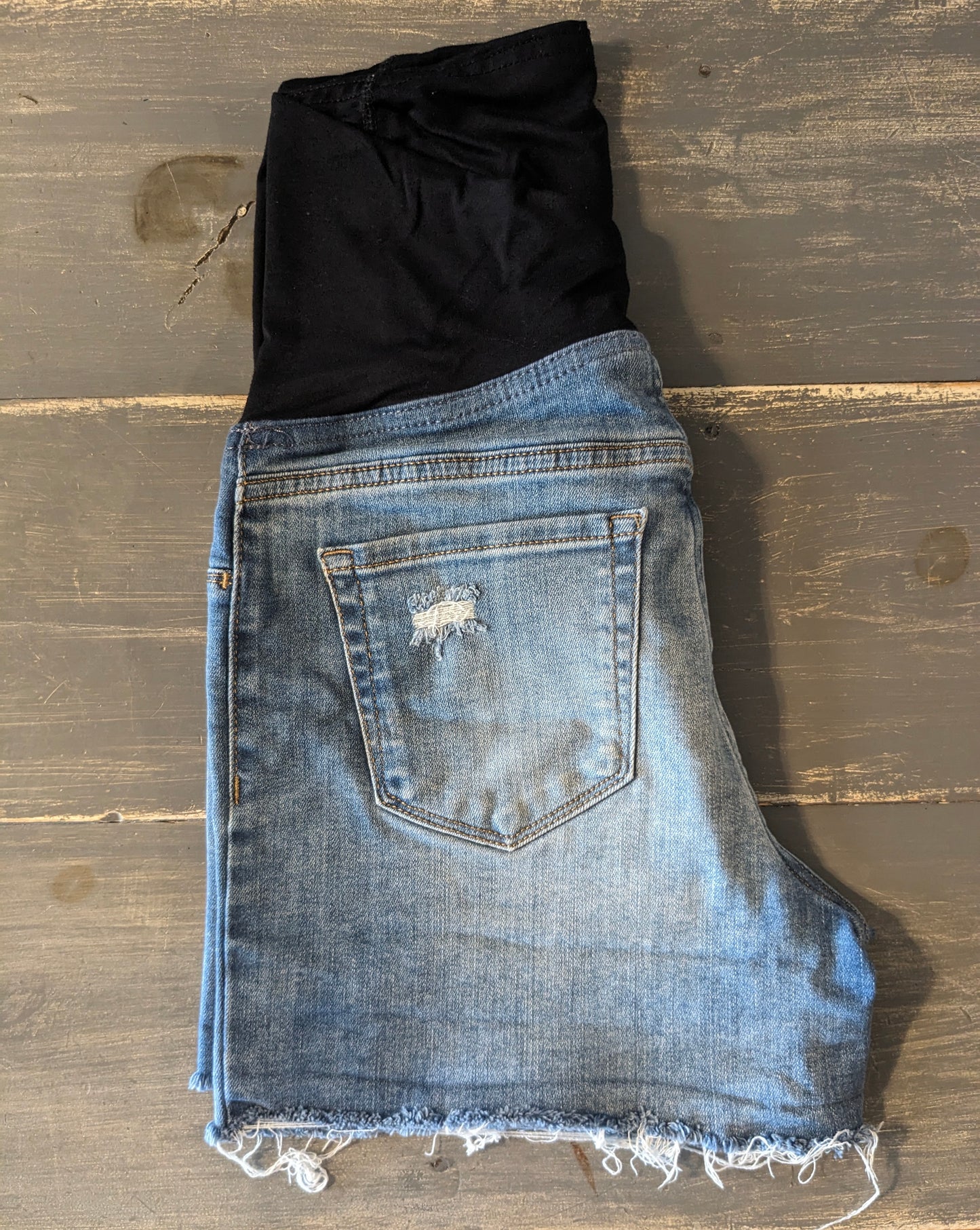 Convertible panel 3.5" distressed raw hem denim shorts, Medium wash