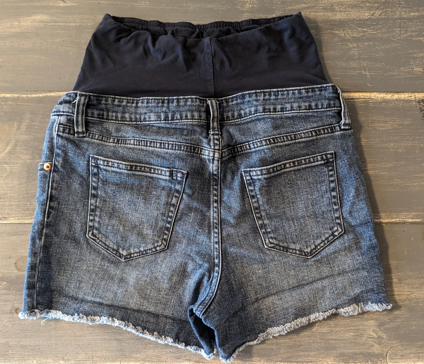 Full panel 3.5" fringe hem denim shorts, Medium wash