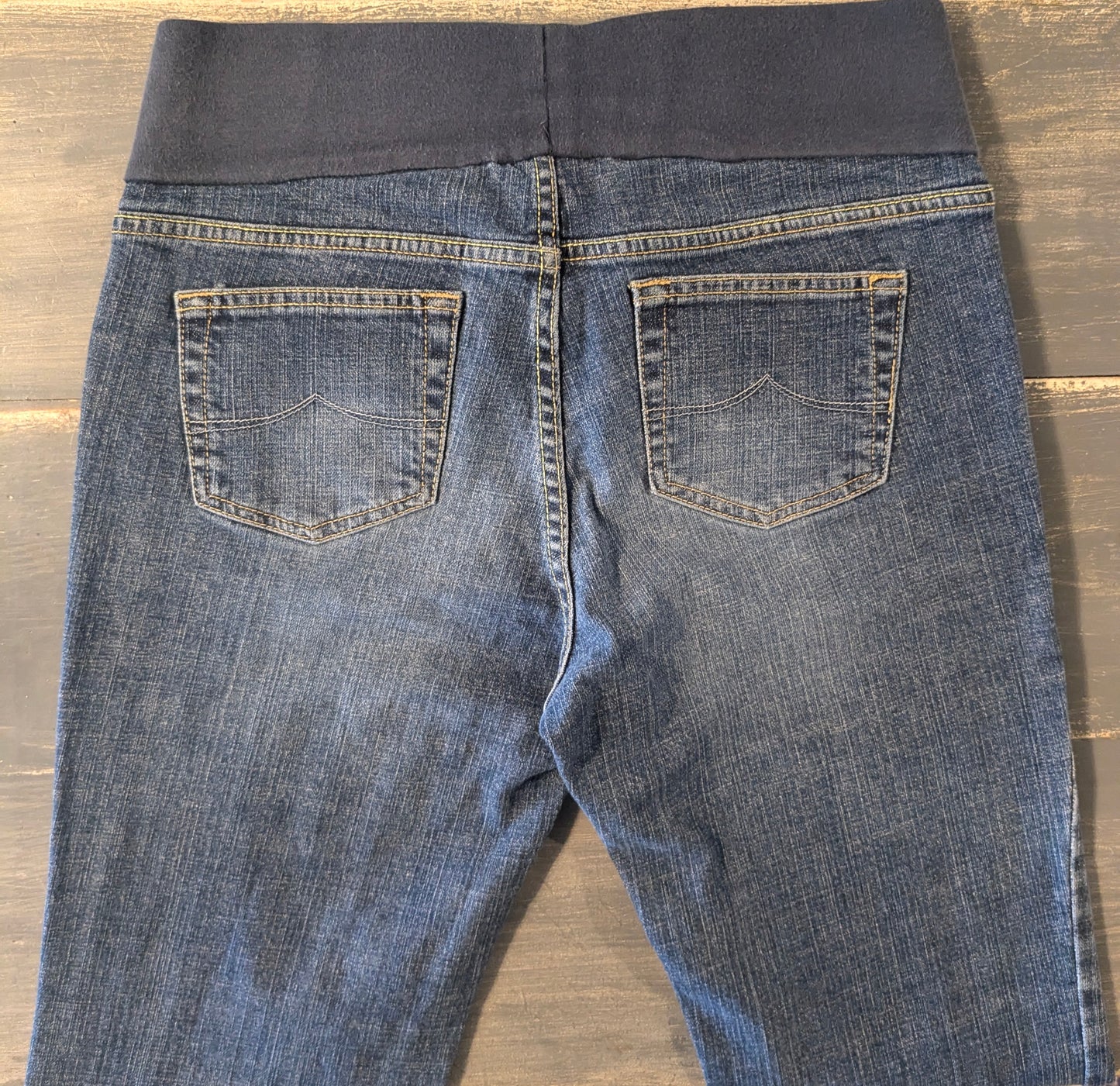Under-belly panel 21" cropped jeans, Medium wash
