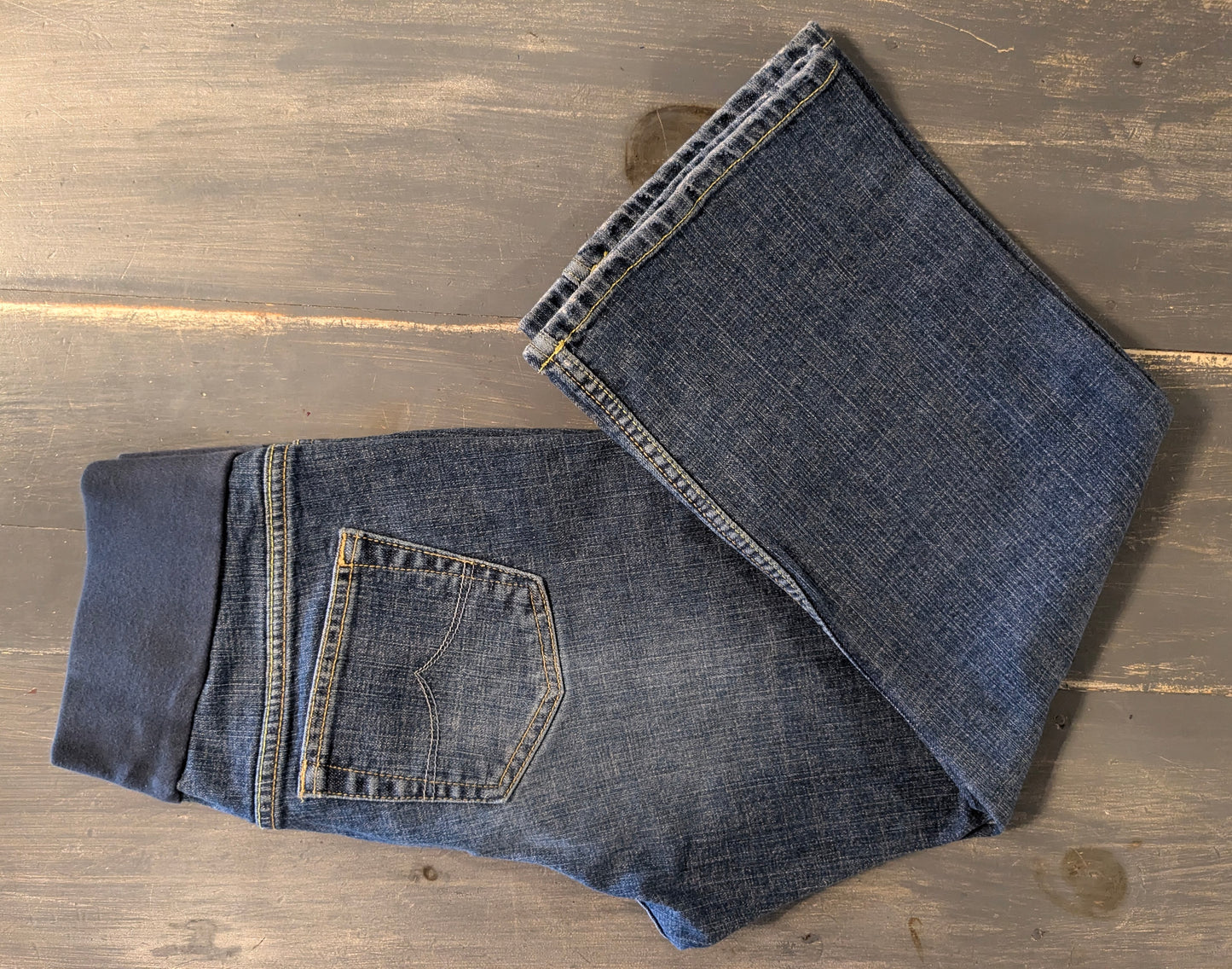 Under-belly panel 21" cropped jeans, Medium wash