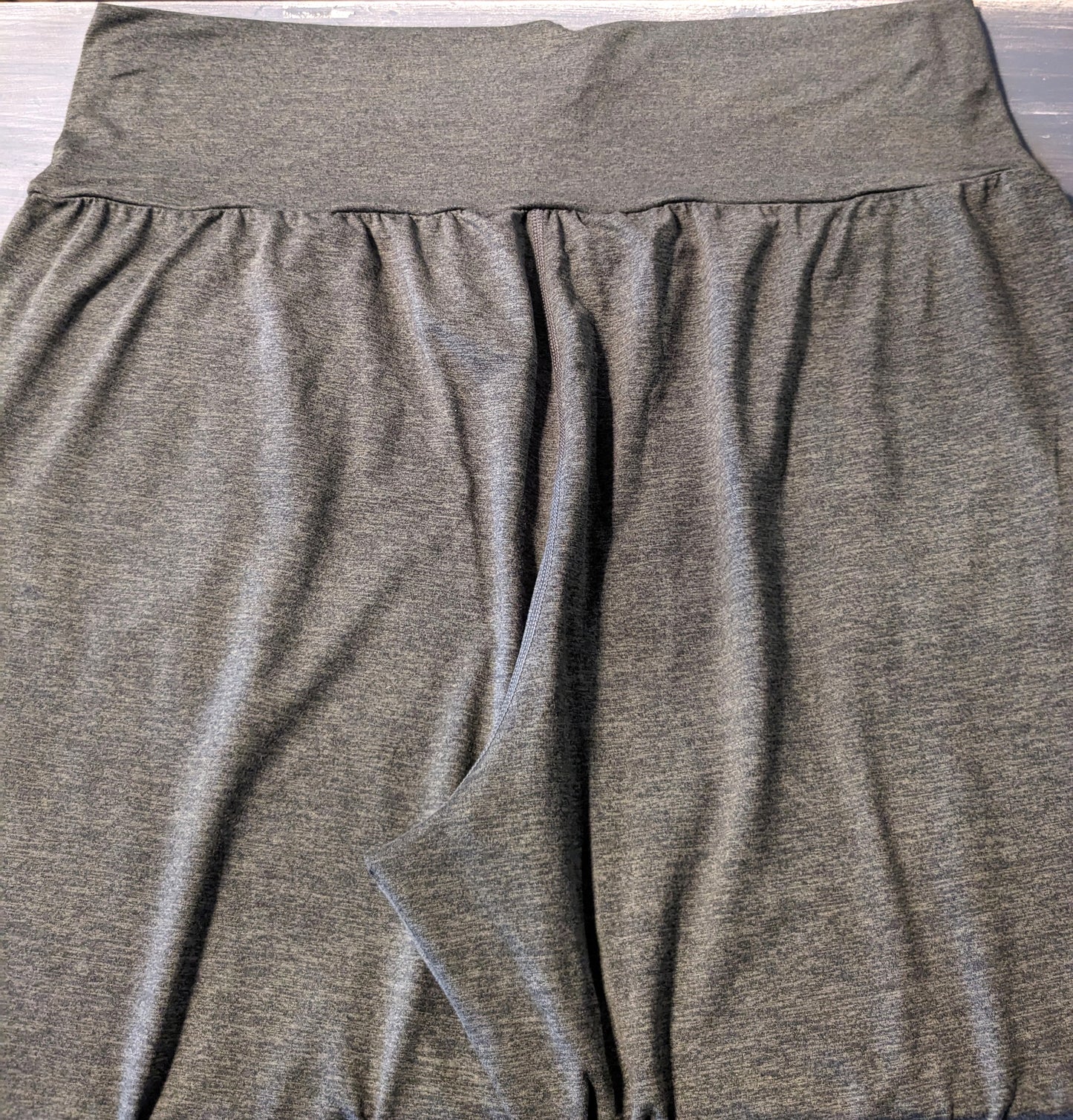 Super soft cuffed 25" lounge pants w/ pockets, Olive