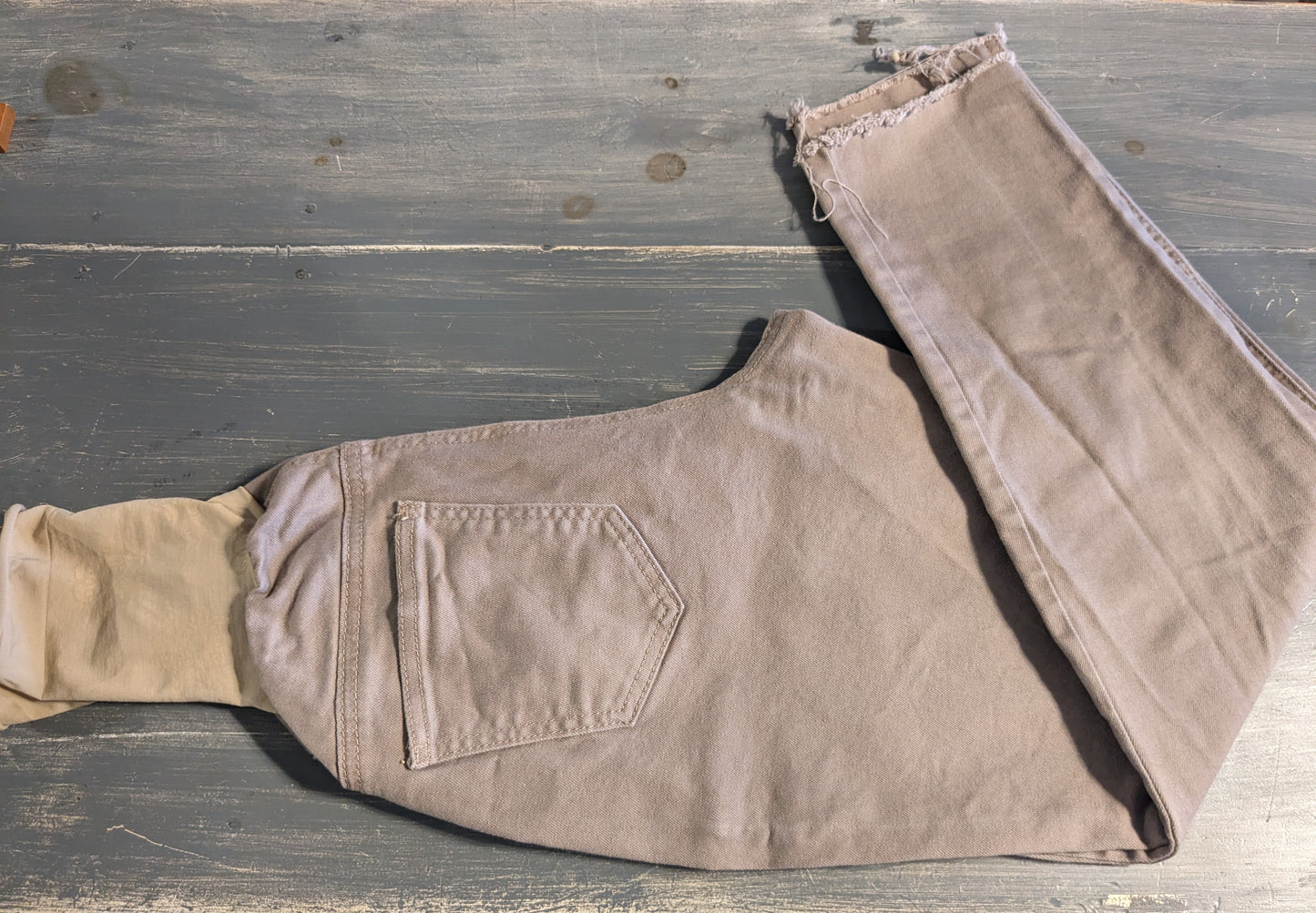 Full panel 25” raw hem skinny jeans, Dark sand