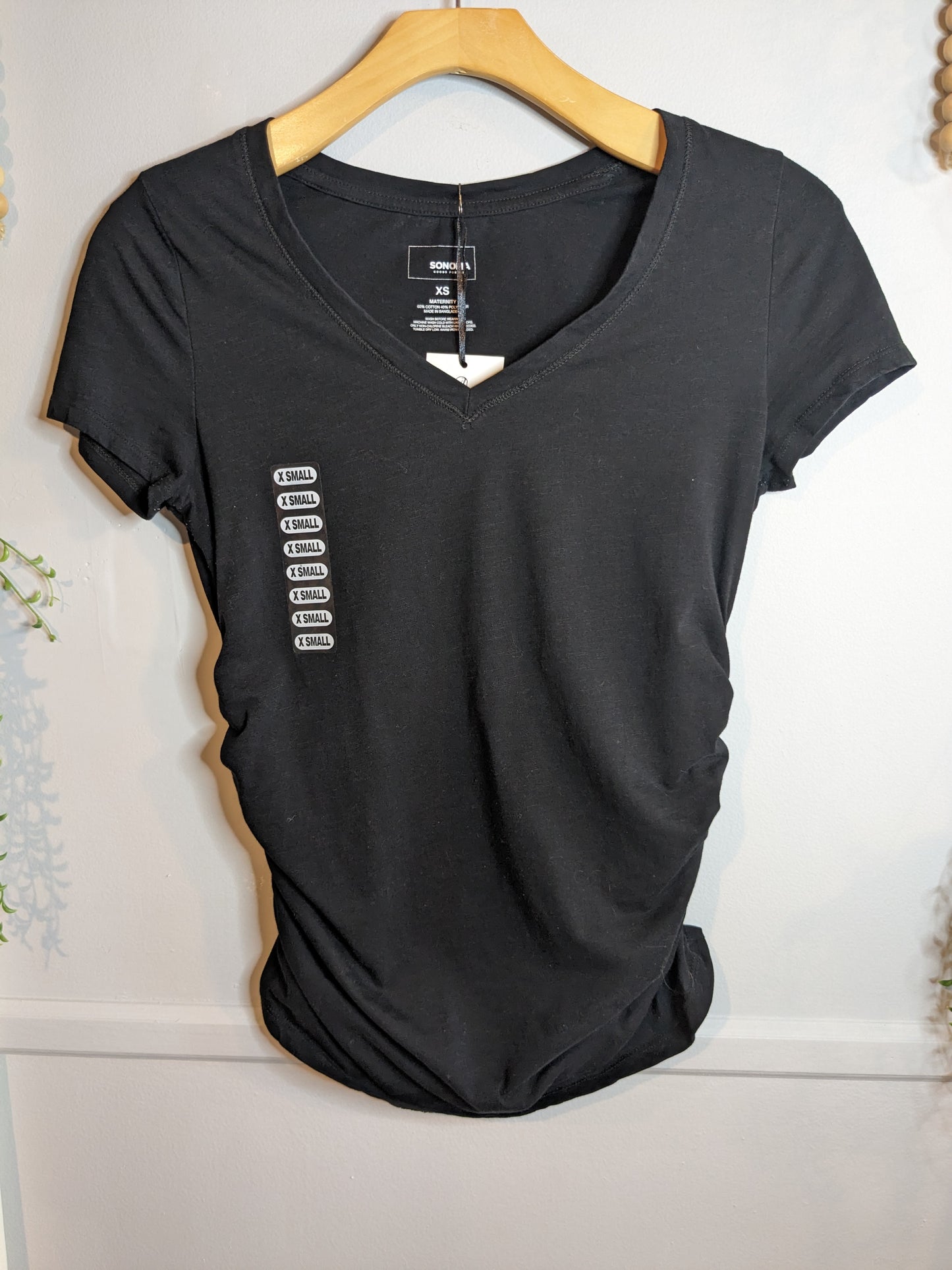 Essential fitted v neck SS tee, Black