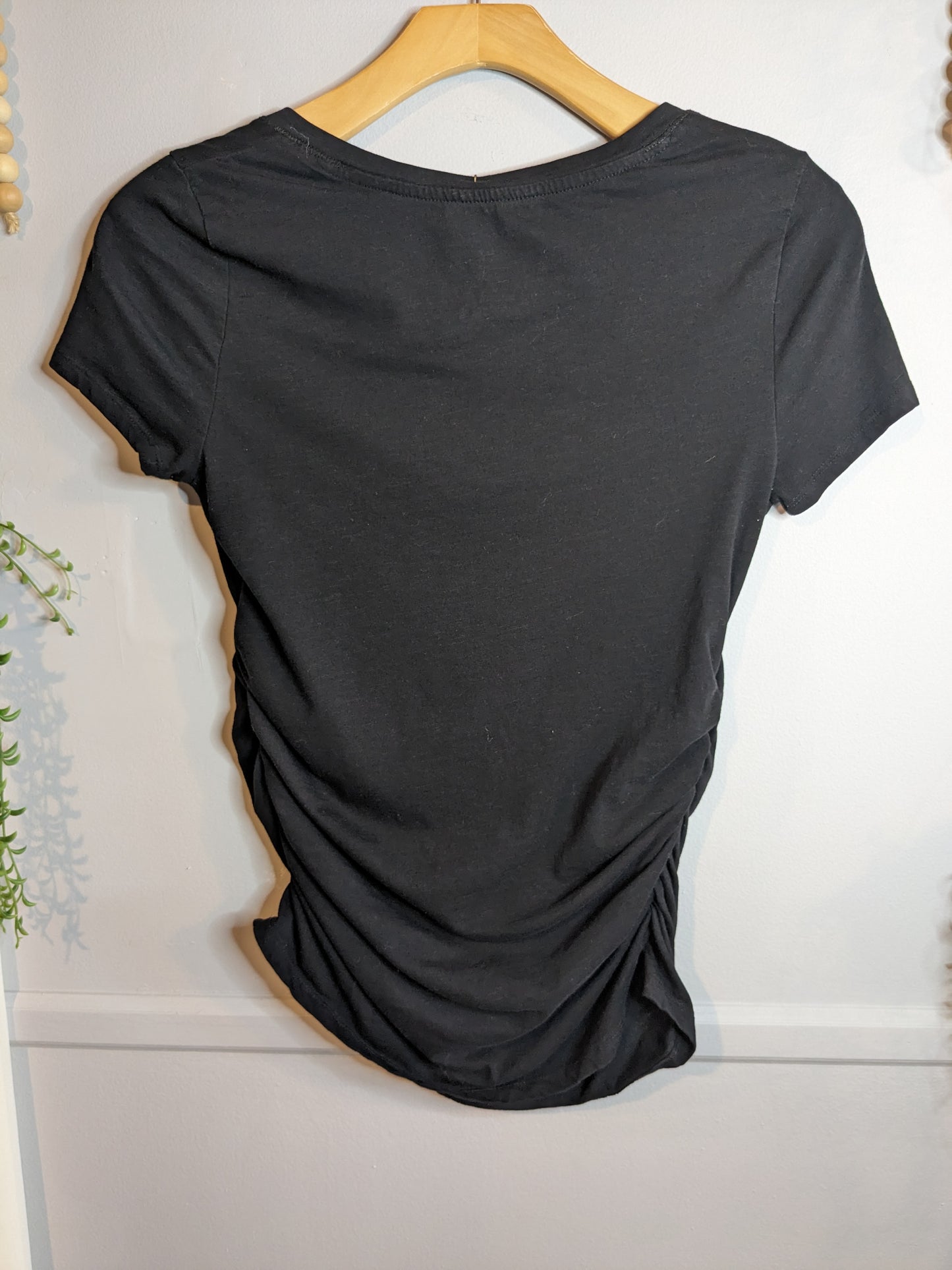 Essential fitted v neck SS tee, Black
