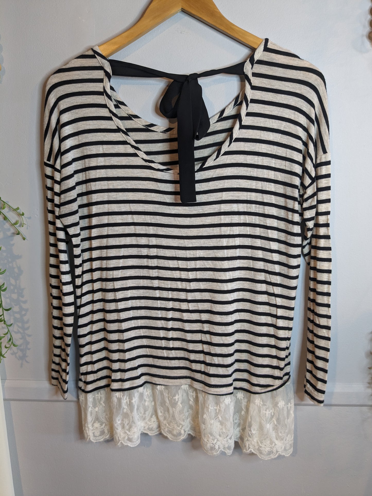 Striped lace accented LS top, Grey