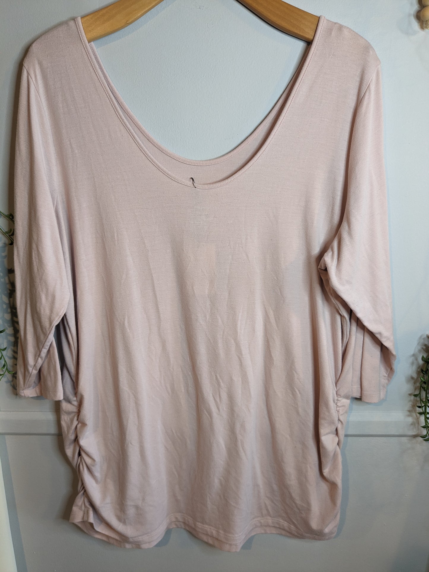 Low back scoop neck 3/4 sleeve top, Light Blush