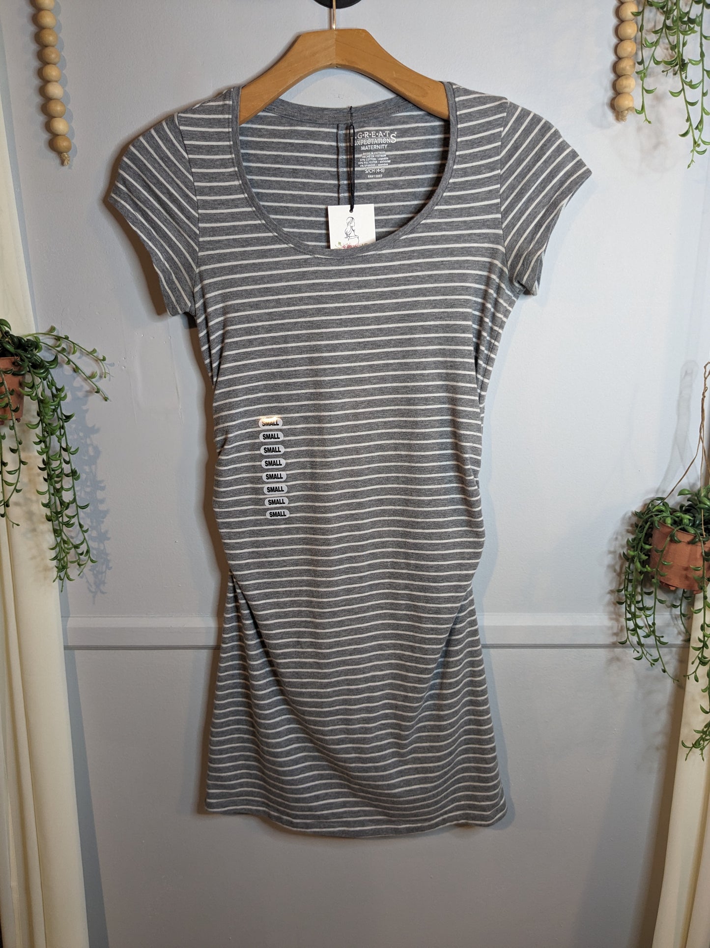 Fitted scoop neck SS mini dress, Grey stripes