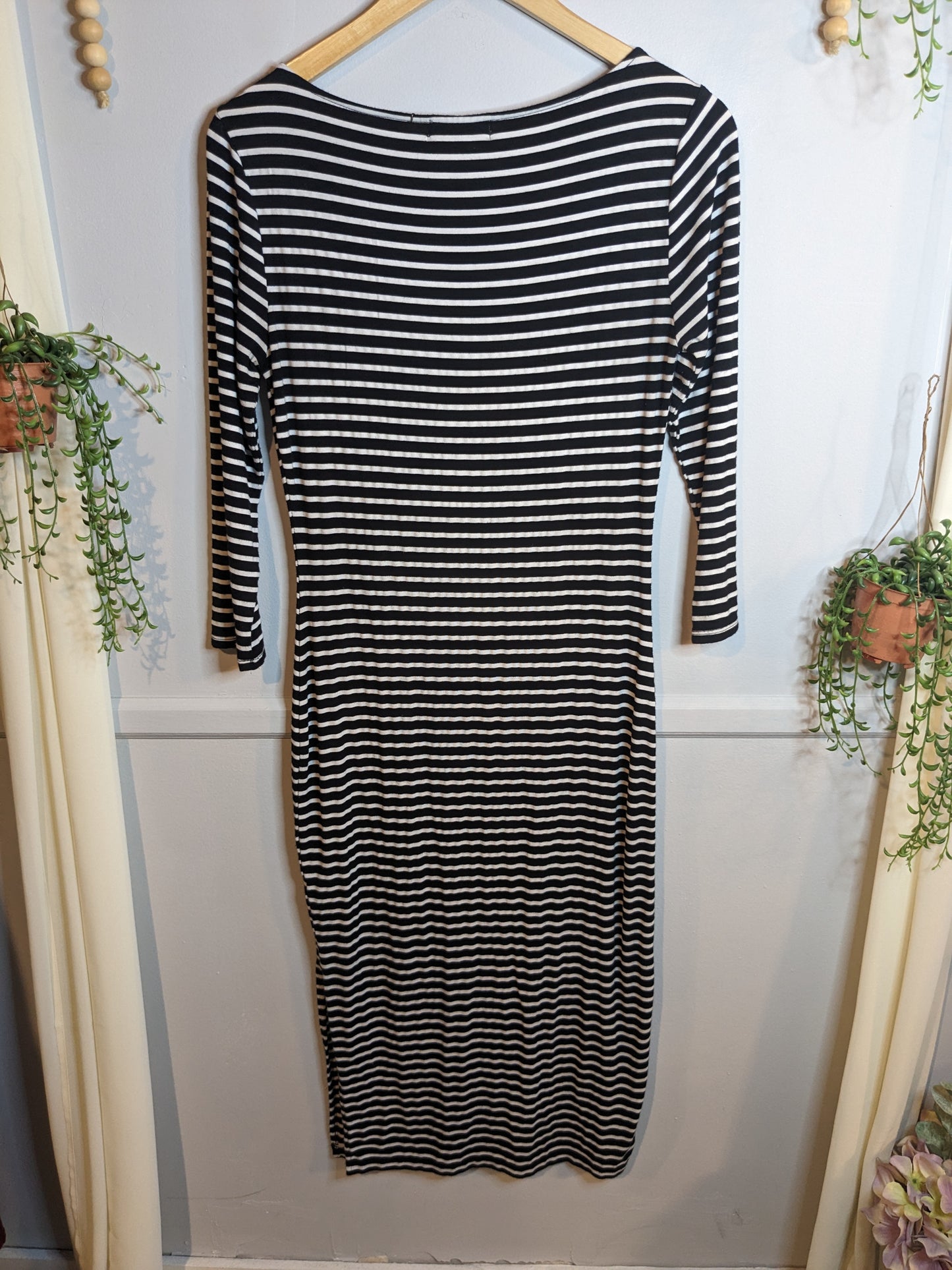 Fitted 3/4 slit hem midi dress, Black stripes
