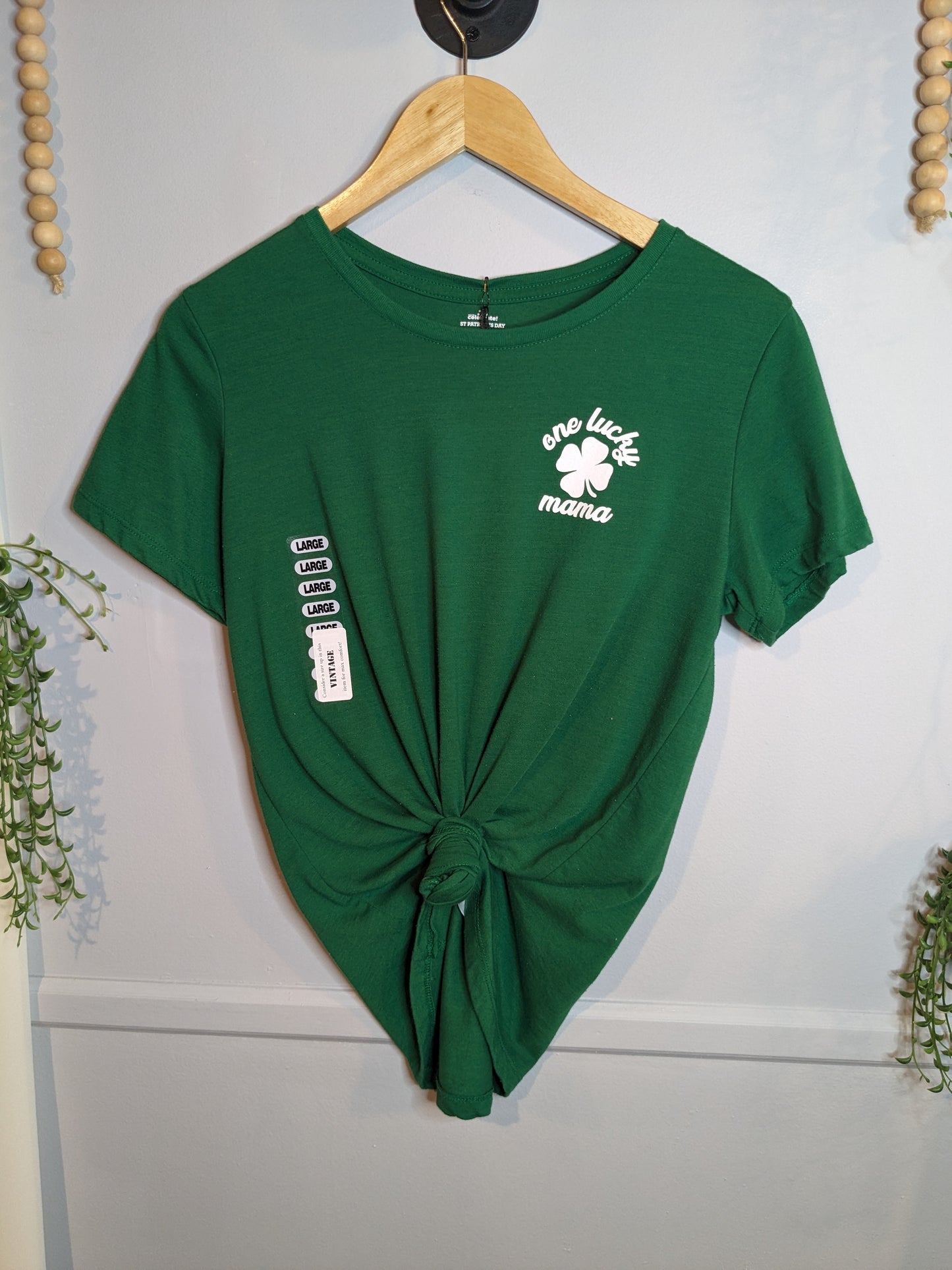 'one lucky mama' graphic SS tee, Green