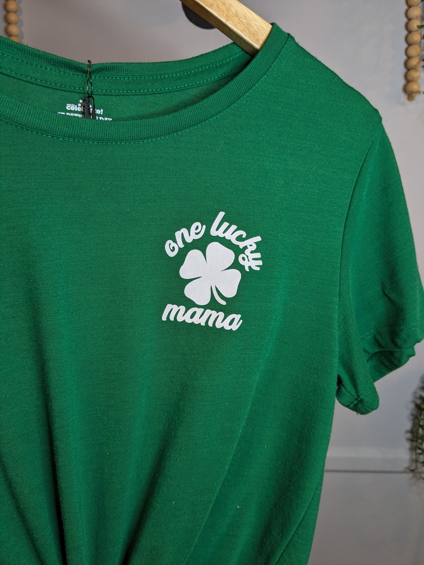 'one lucky mama' graphic SS tee, Green