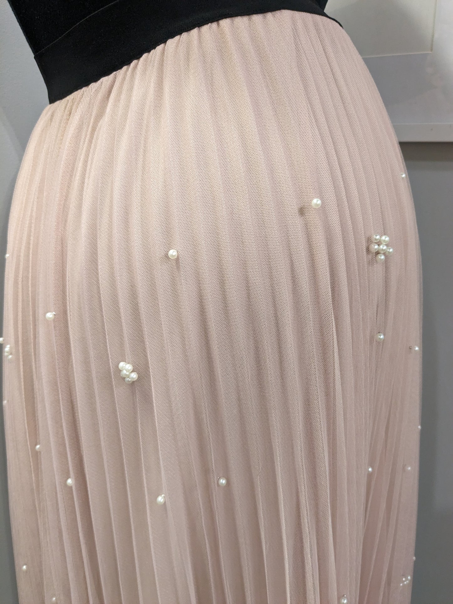 Blushing Pearl Droplets