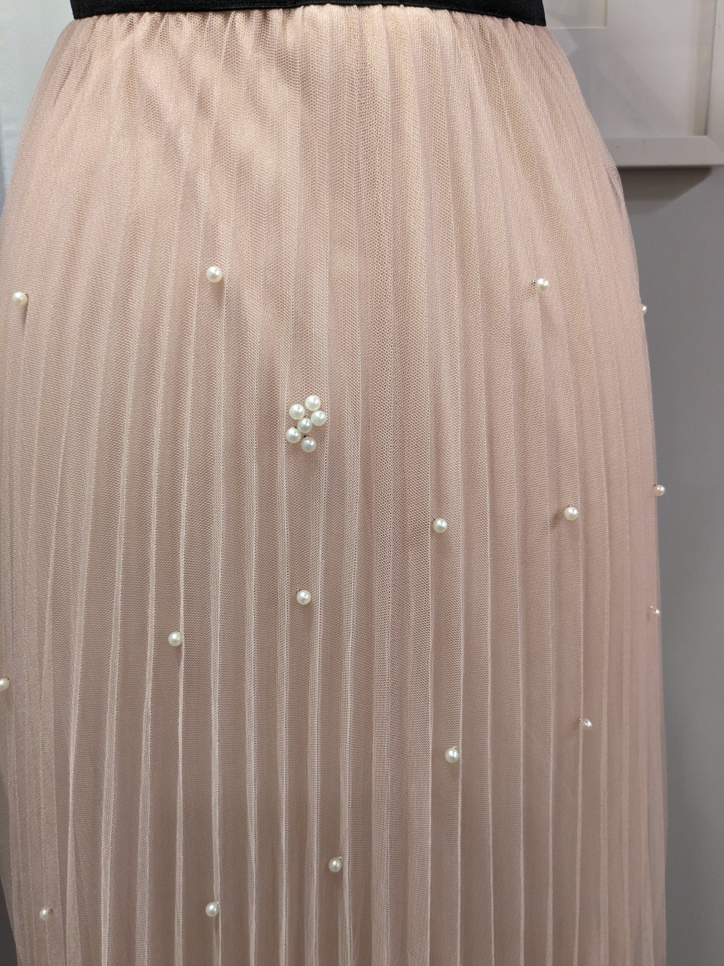 Blushing Pearl Droplets