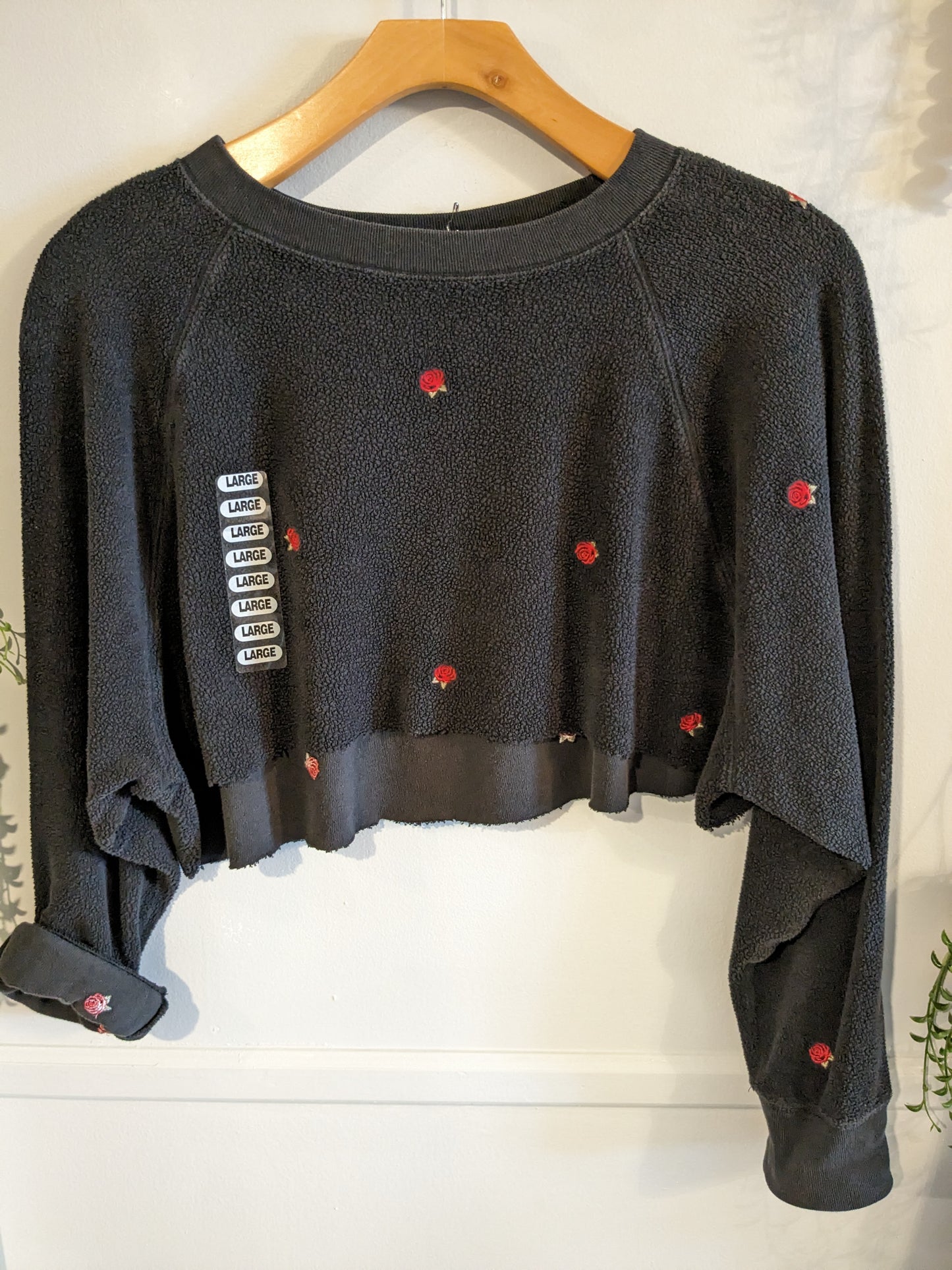 Roses cropped LS sweatshirt, Black