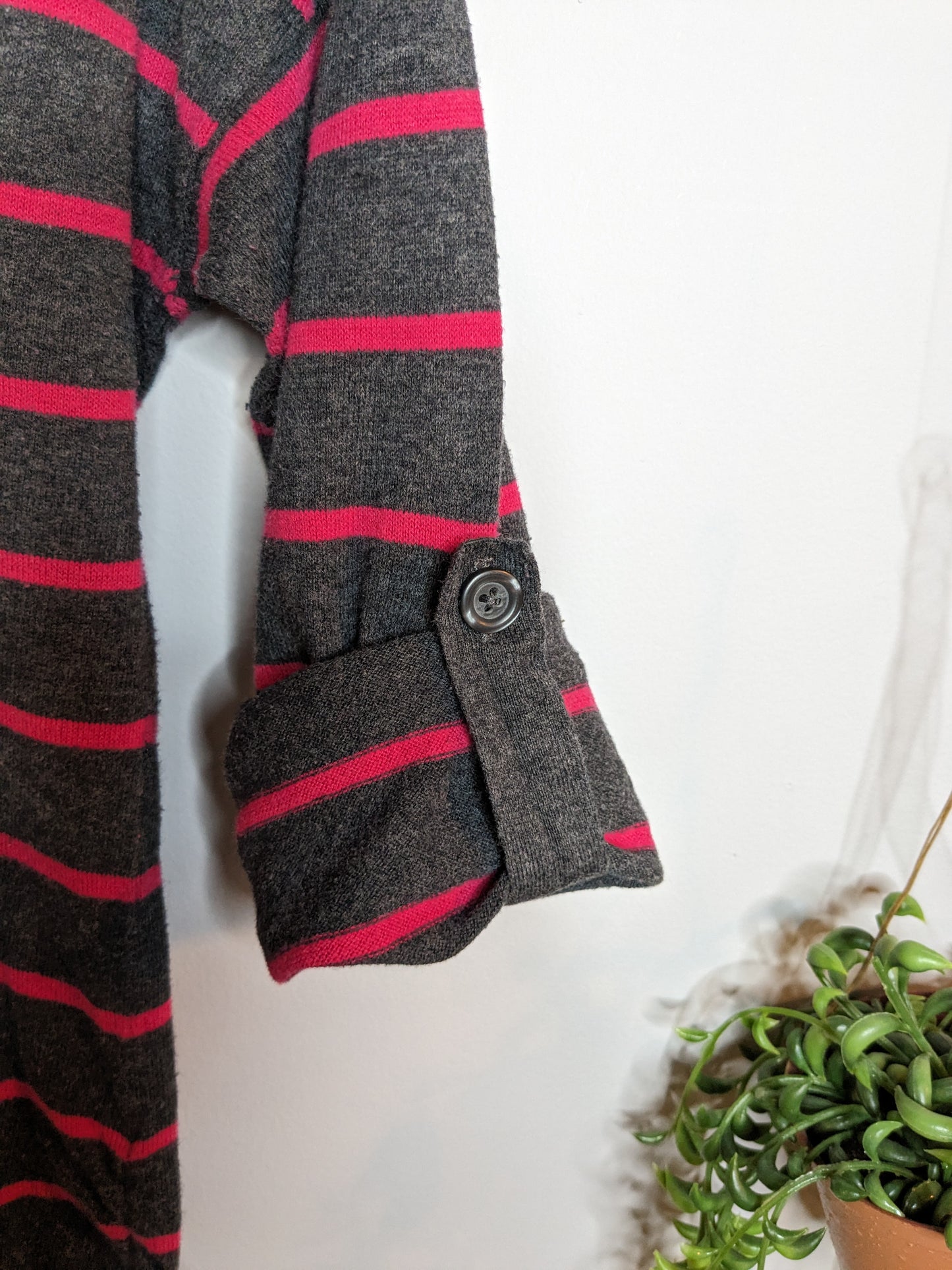 V-neck lightweight LS sweater, Charcoal stripes