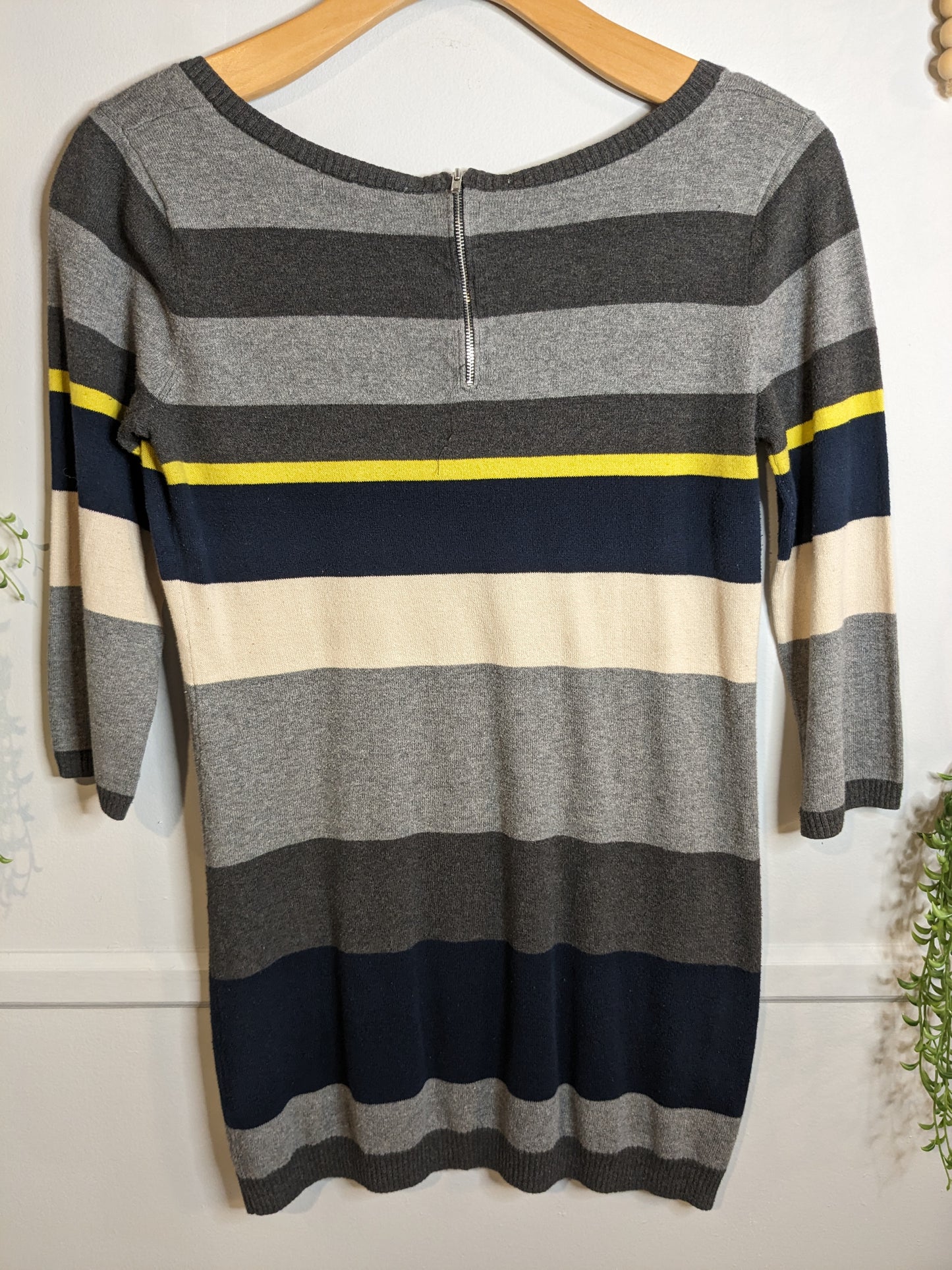 Rear zipper lightweight 3/4 sweater, Charcoal stripes