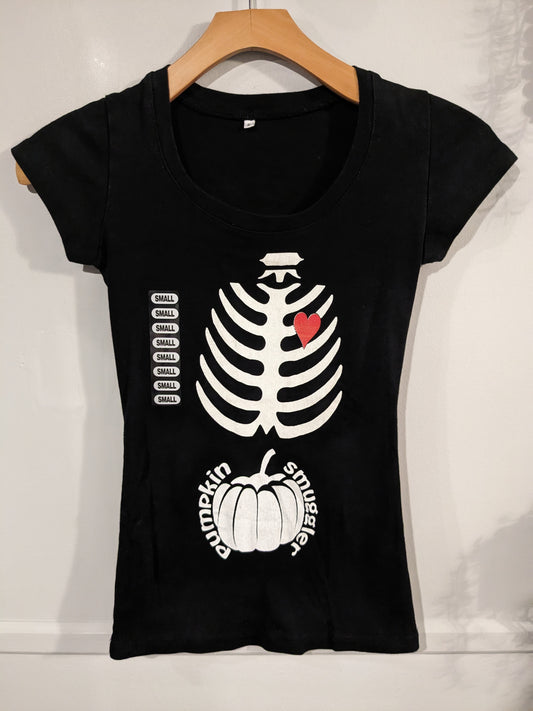 'Pumpkin smuggler' skeleton SS graphic tee, Black